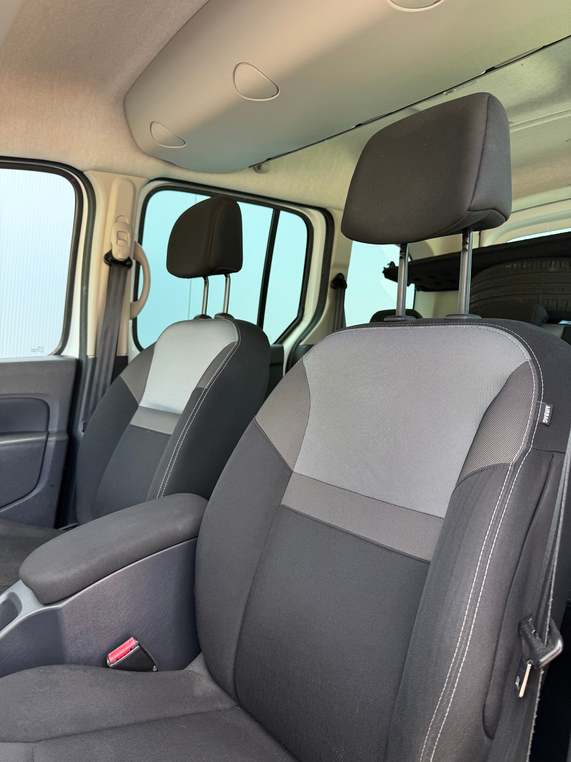 RENAULT Kangoo 1.5 dCi Swiss Edition-image-4
