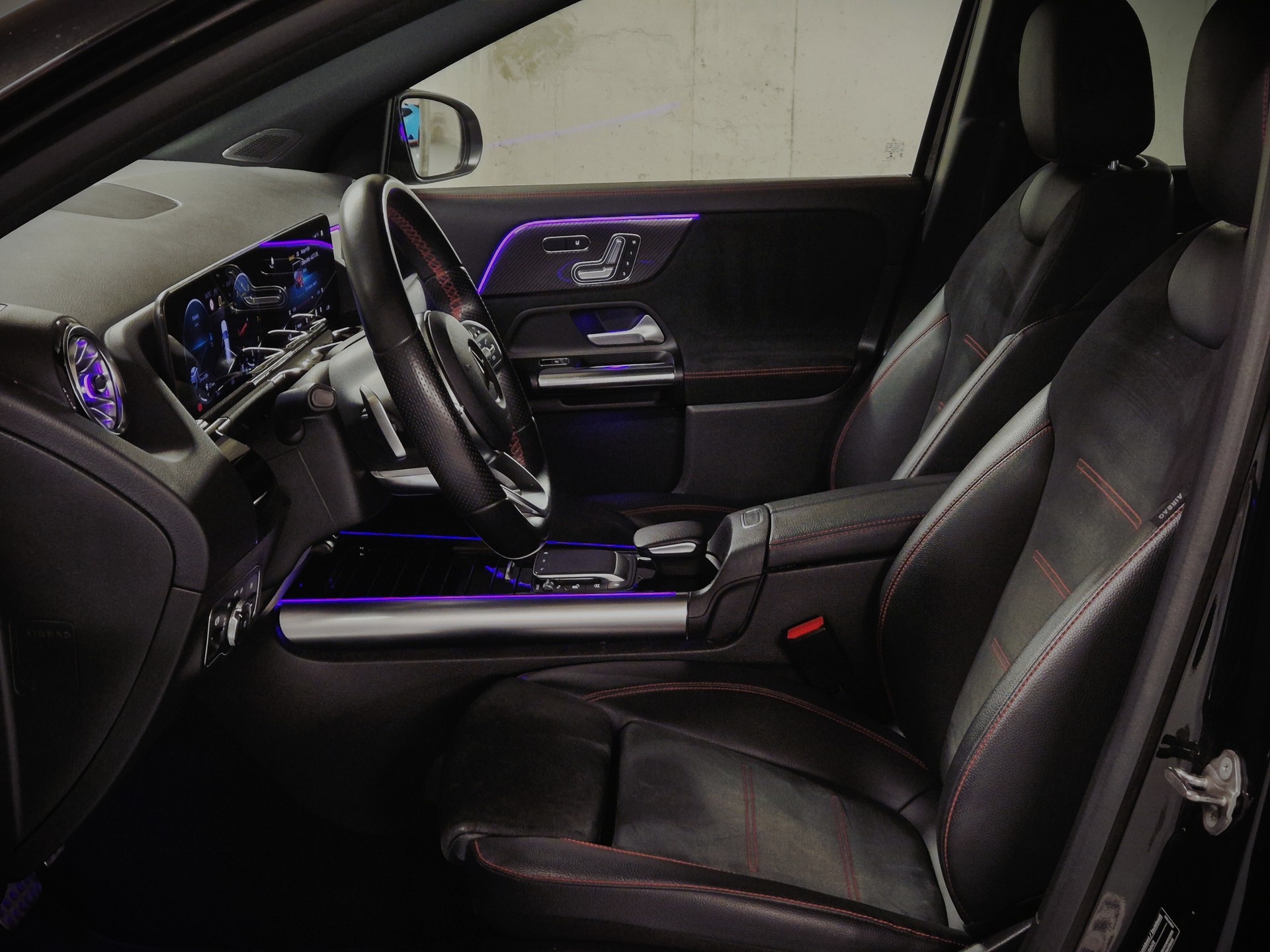 MERCEDES-BENZ GLA 200 AMG Line 7G-DCT-image-8