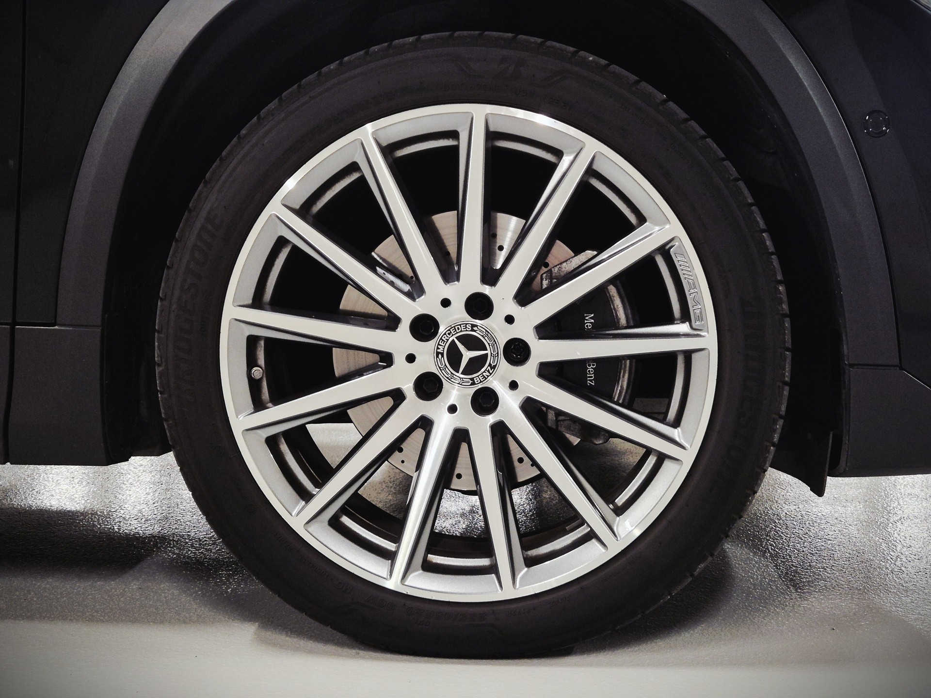 MERCEDES-BENZ GLA 200 AMG Line 7G-DCT-image-4