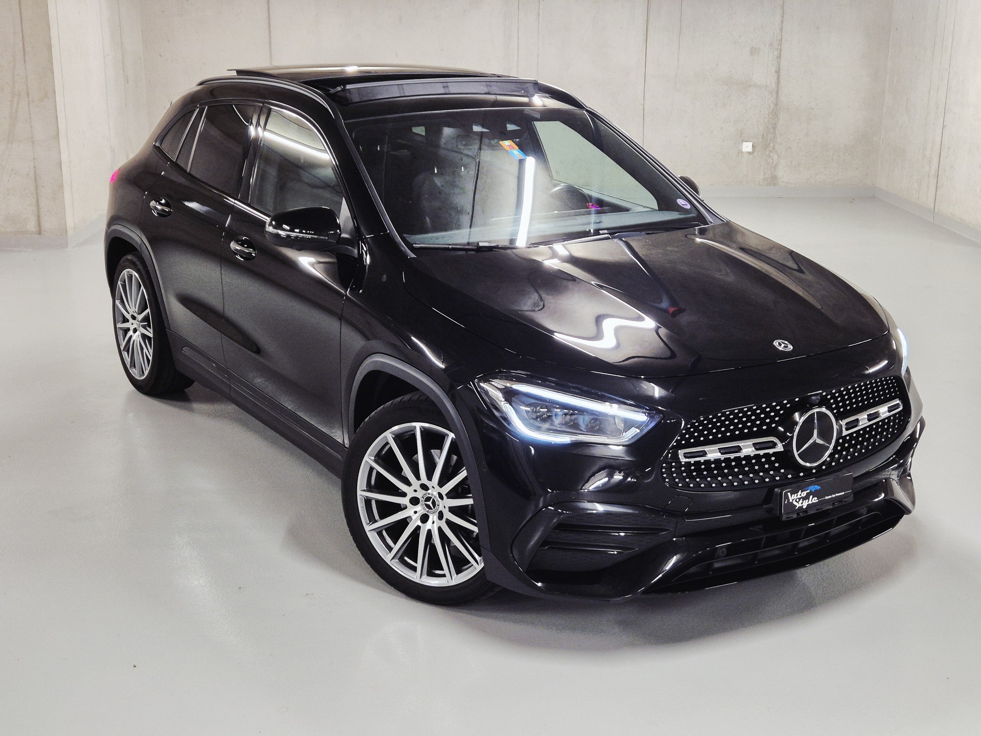 MERCEDES-BENZ GLA 200 AMG Line 7G-DCT
