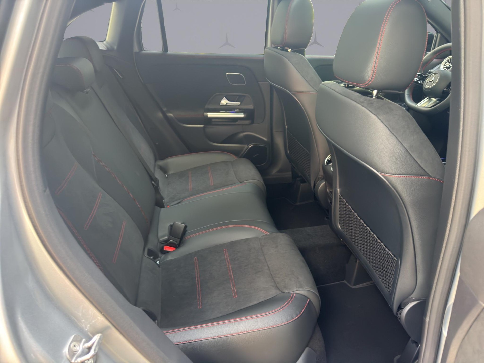 MERCEDES-BENZ GLA 250 Swiss Star AMG Line 4matic-image-16