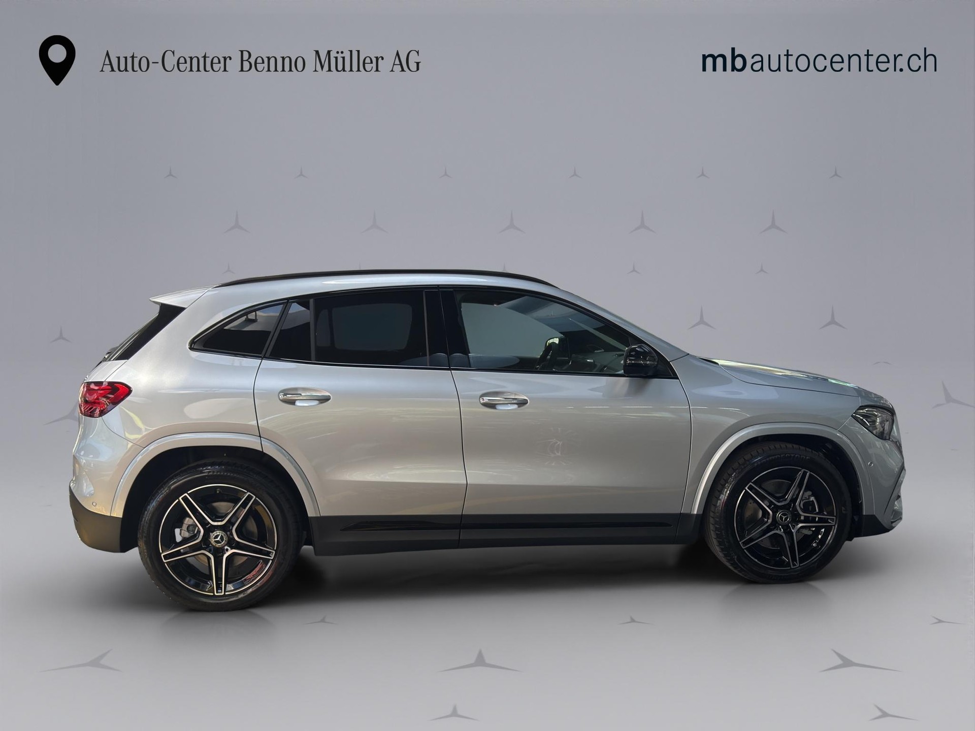 MERCEDES-BENZ GLA 250 Swiss Star AMG Line 4matic-image-5
