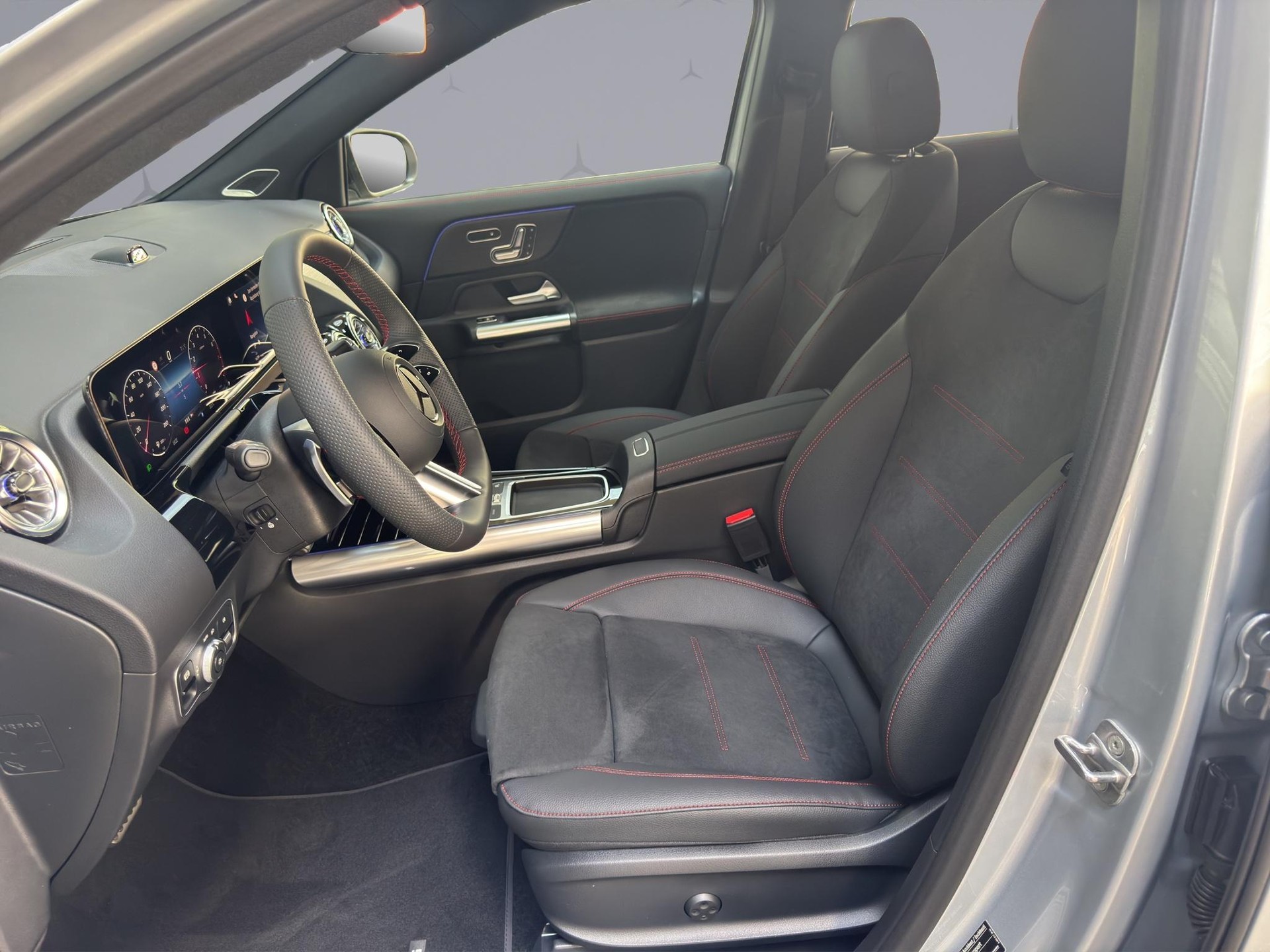 MERCEDES-BENZ GLA 250 Swiss Star AMG Line 4matic-image-8