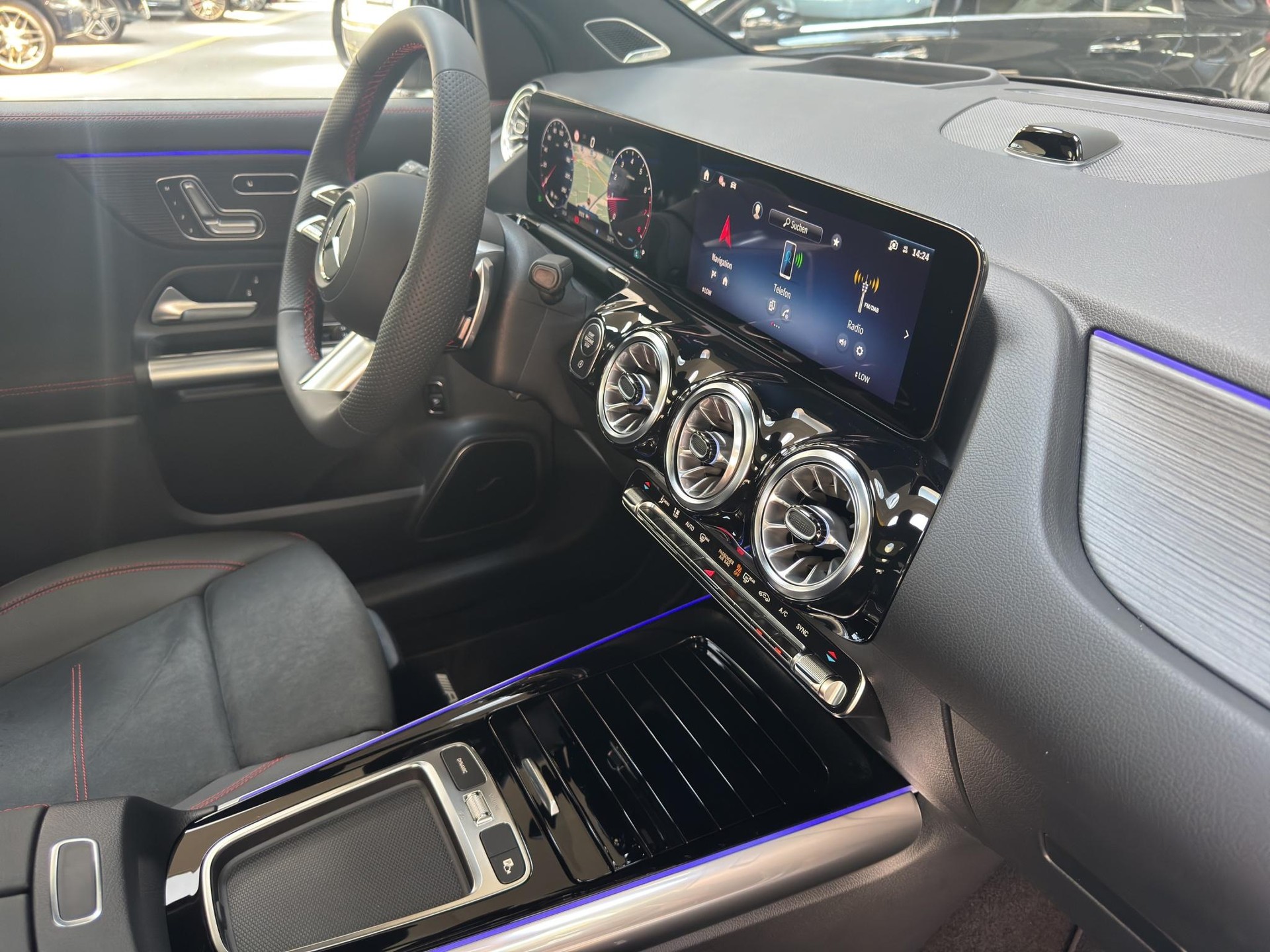 MERCEDES-BENZ GLA 250 Swiss Star AMG Line 4matic-image-19