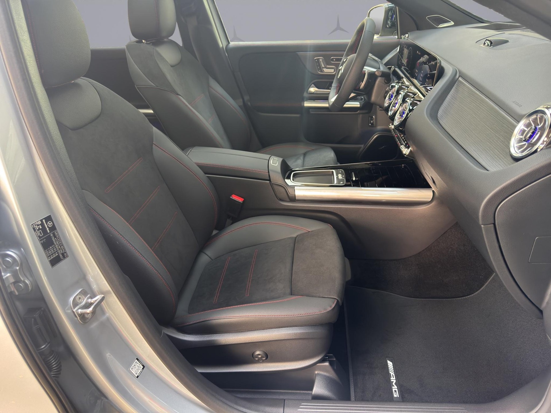 MERCEDES-BENZ GLA 250 Swiss Star AMG Line 4matic-image-15