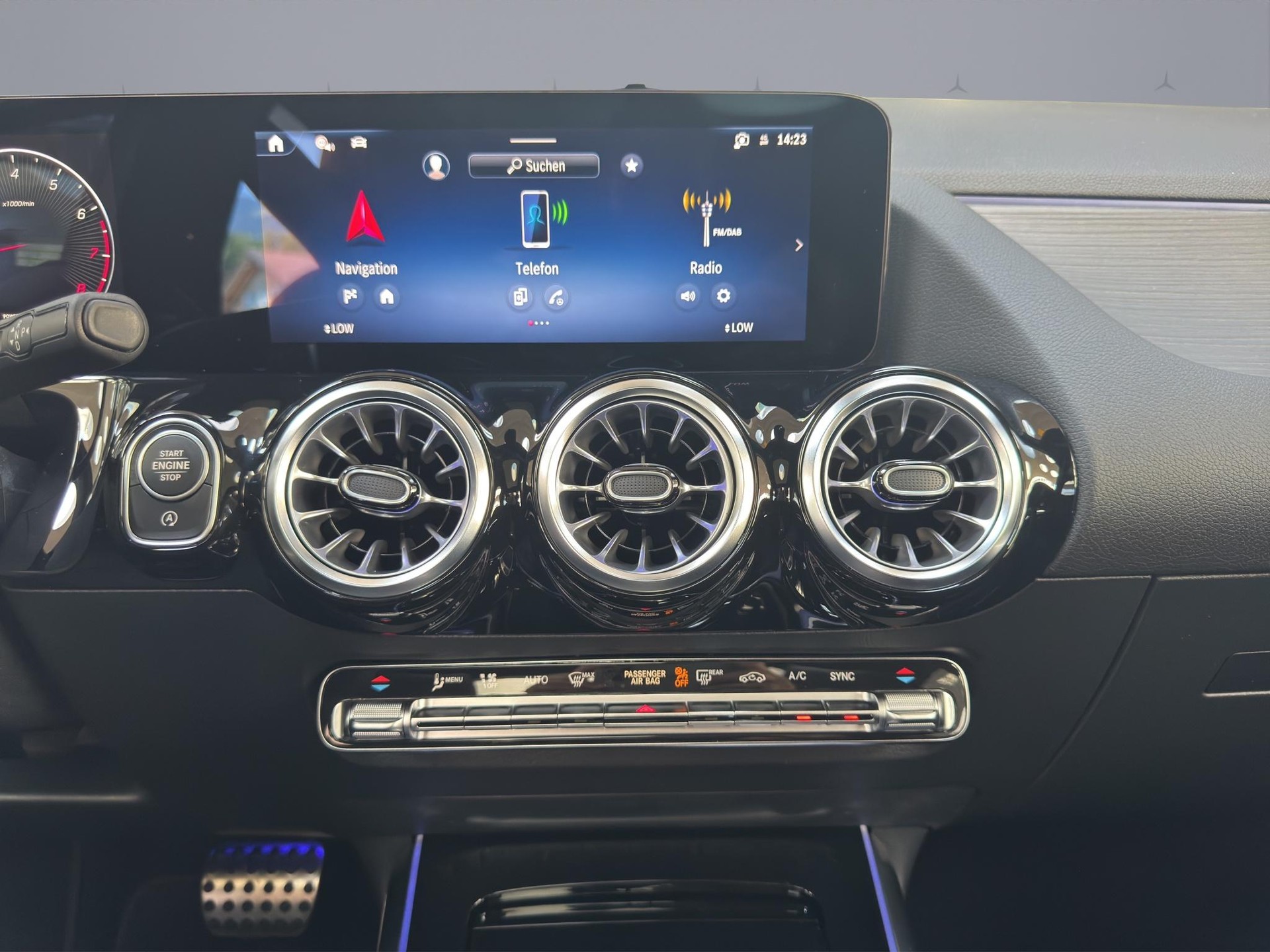 MERCEDES-BENZ GLA 250 Swiss Star AMG Line 4matic-image-13