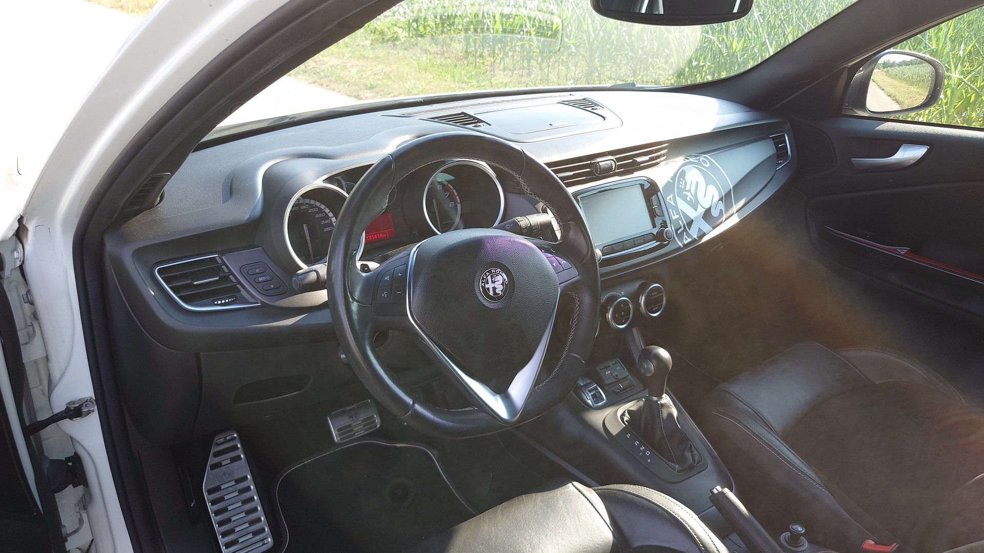 ALFA ROMEO Giulietta 1750 TBi Quadrifoglio Verde TCT-image-9