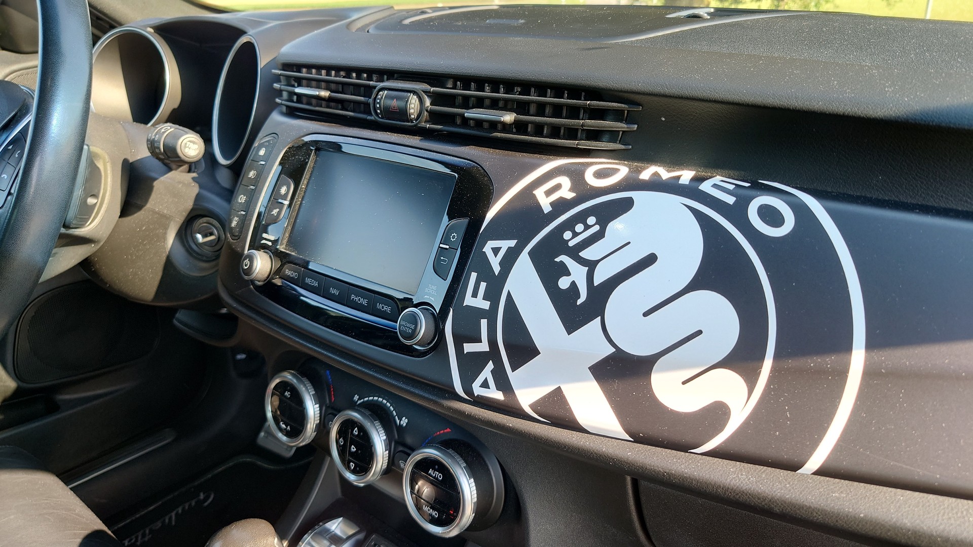 ALFA ROMEO Giulietta 1750 TBi Quadrifoglio Verde TCT-image-11