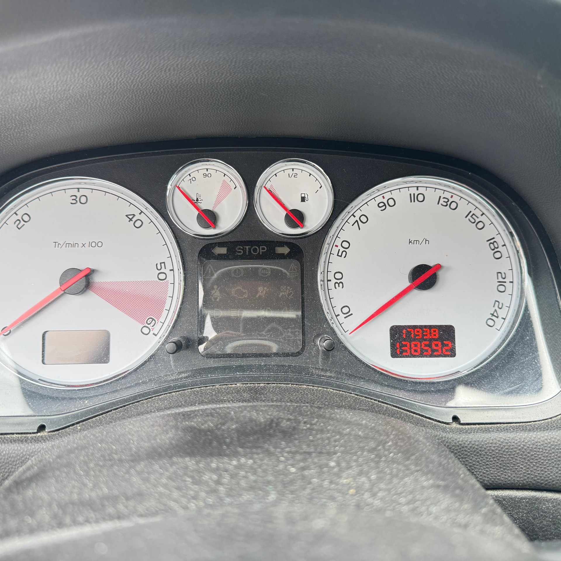 PEUGEOT 307 CC 2.0 HDI Platinum Edition-image-5