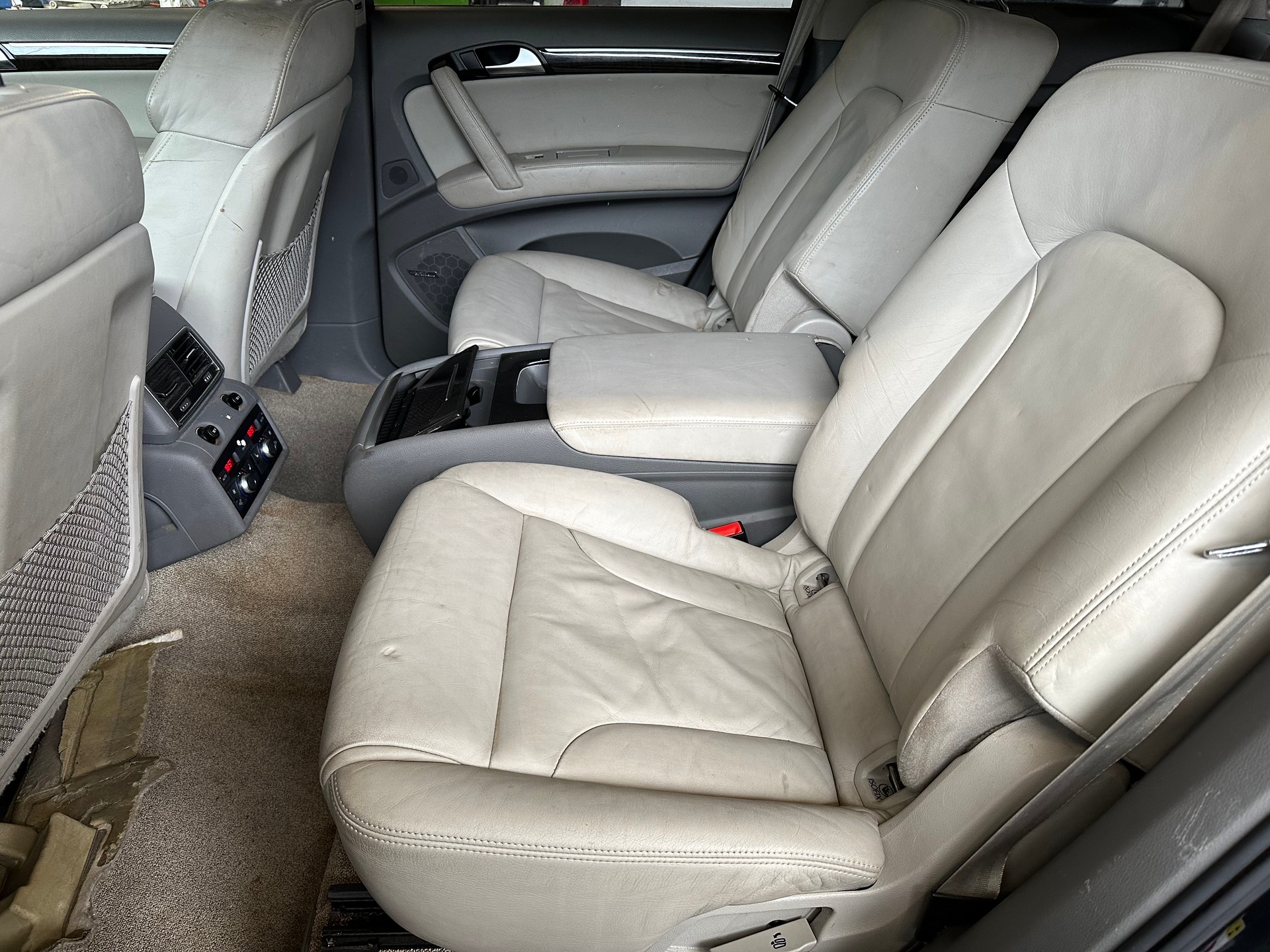 AUDI Q7 4.2 FSI quattro tiptronic-image-12