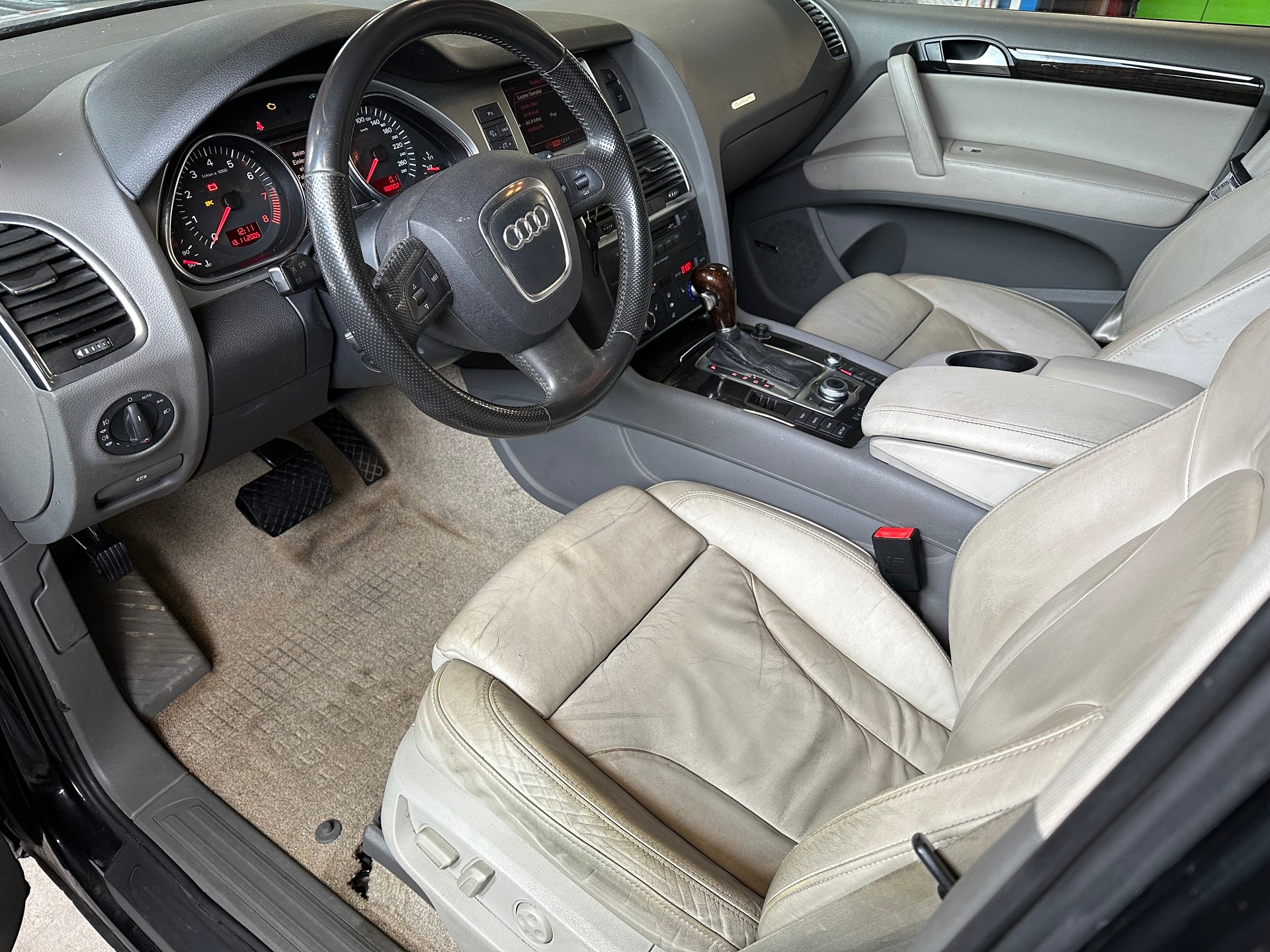 AUDI Q7 4.2 FSI quattro tiptronic-image-8
