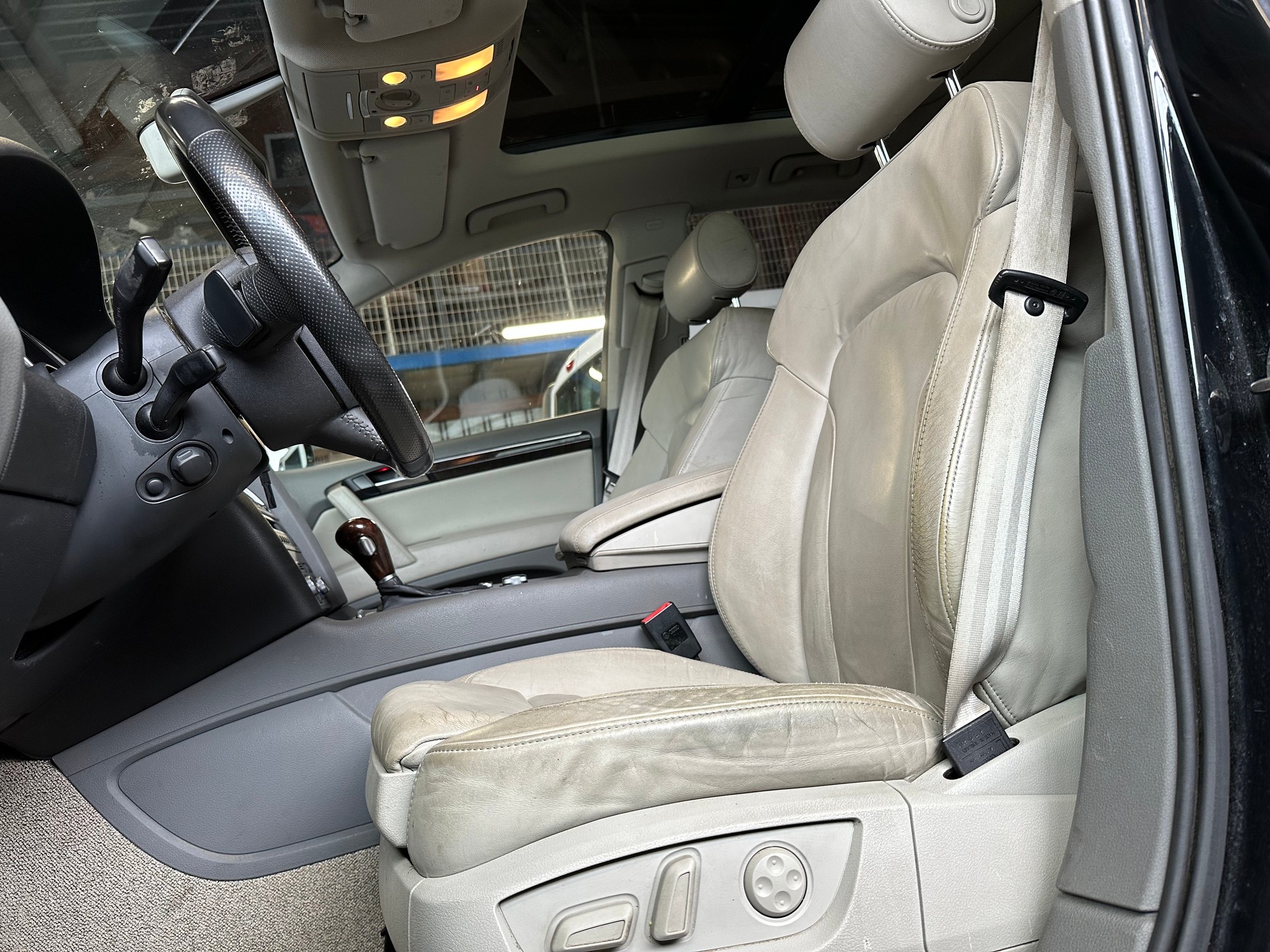AUDI Q7 4.2 FSI quattro tiptronic-image-10