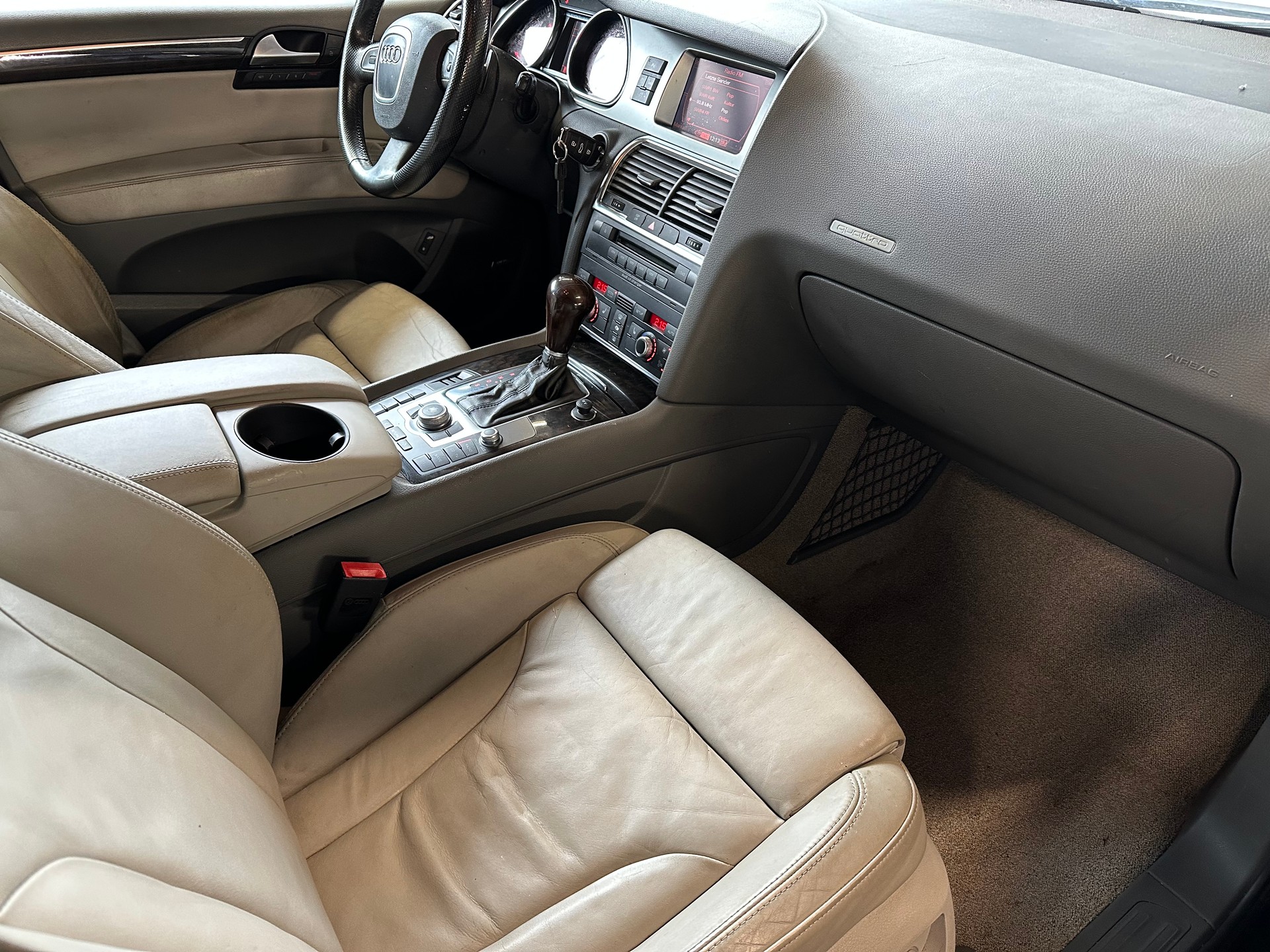 AUDI Q7 4.2 FSI quattro tiptronic-image-9