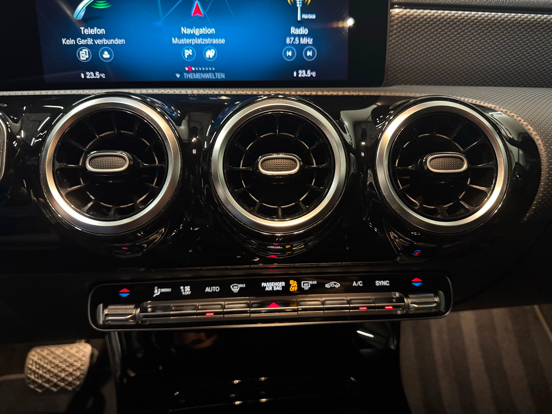 MERCEDES-BENZ CLA 180 Progressive Shooting Brake-image-9
