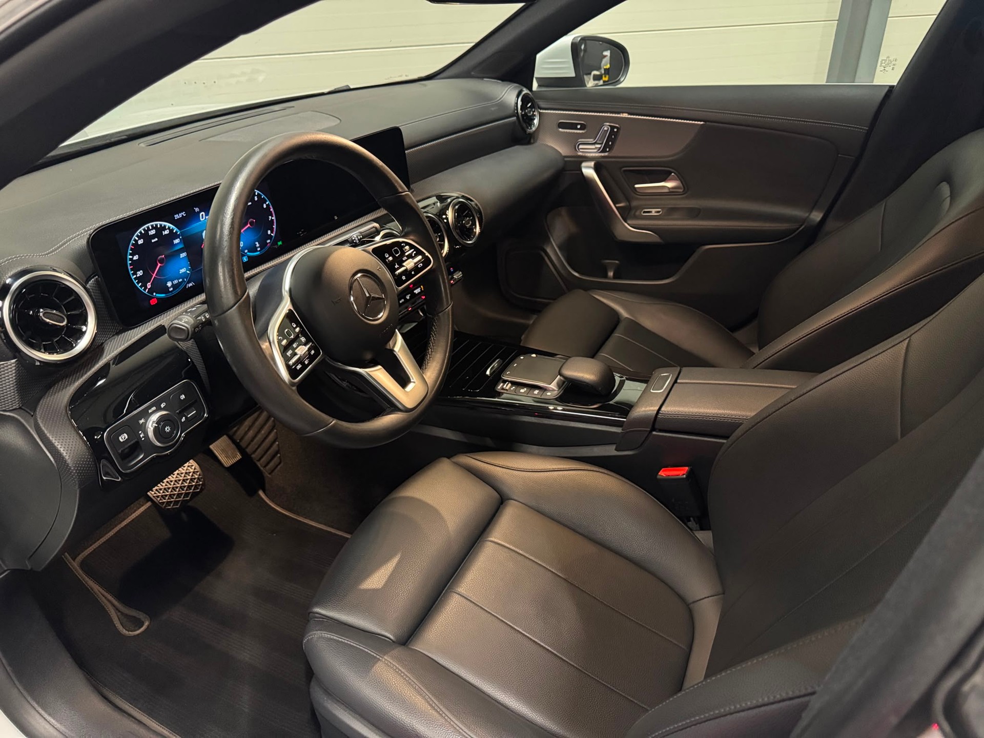 MERCEDES-BENZ CLA 180 Progressive Shooting Brake-image-13