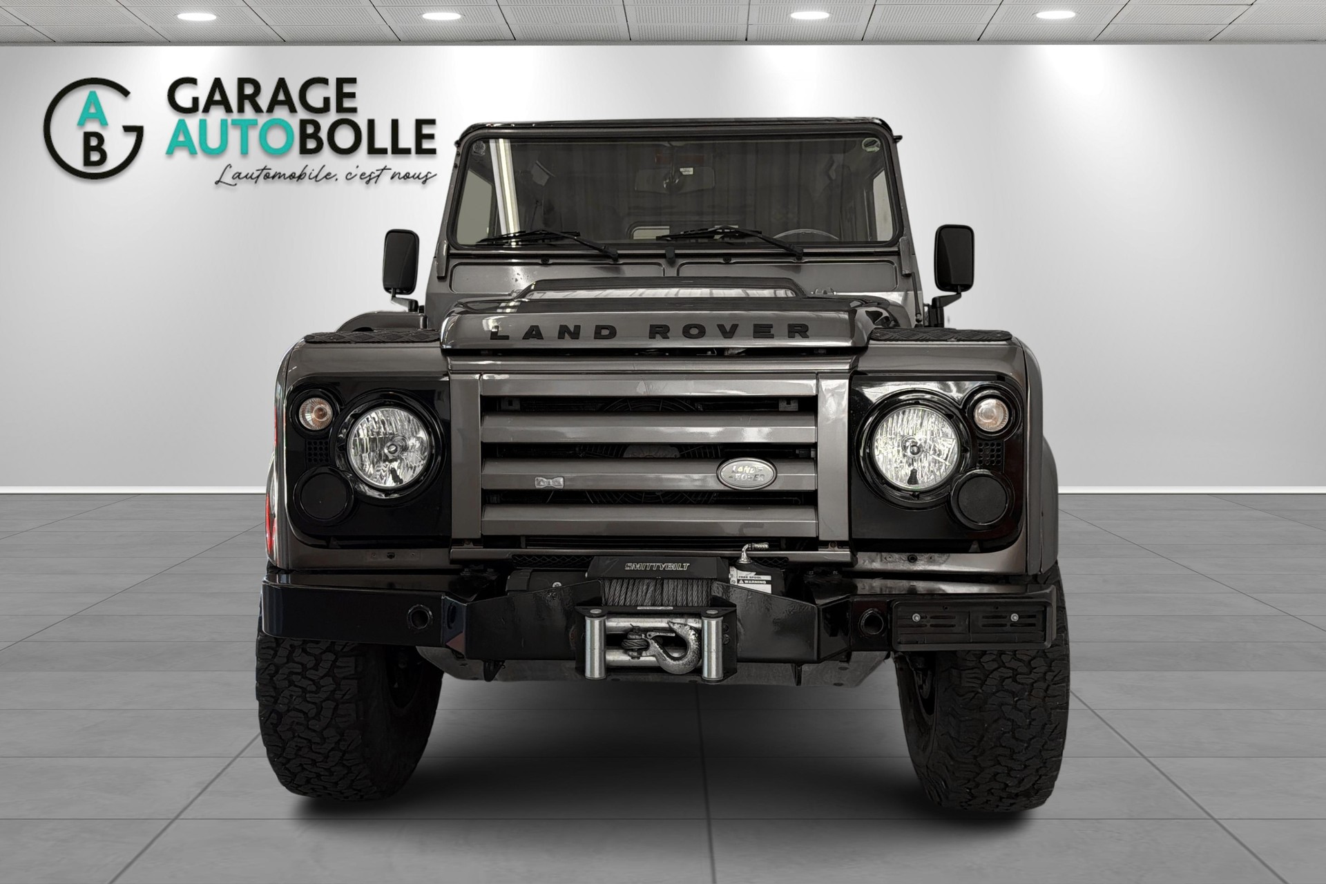 LAND ROVER Defender 110 2.4 Td4 Station Wagon-showroom-element-1