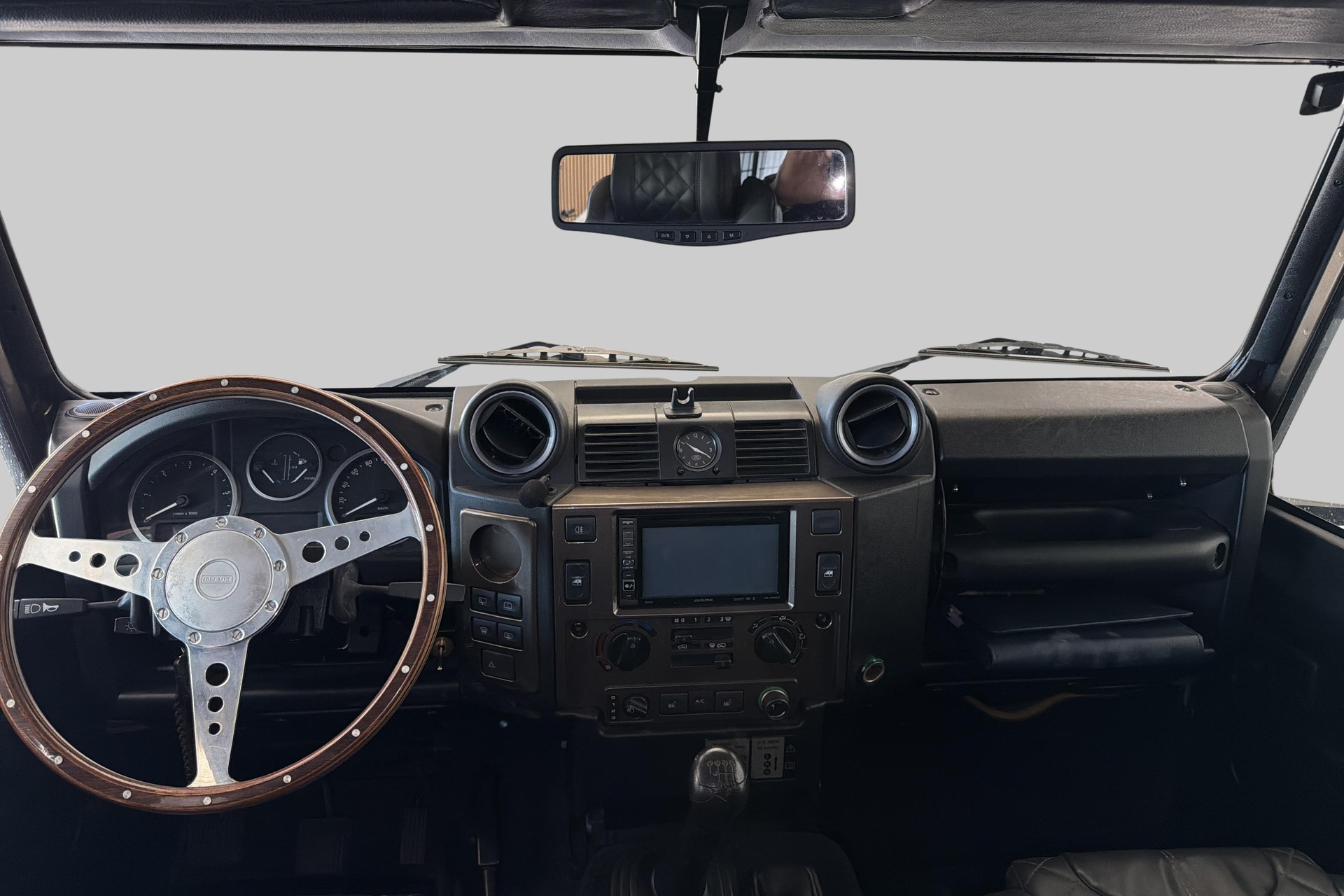 LAND ROVER Defender 110 2.4 Td4 Station Wagon-image-16