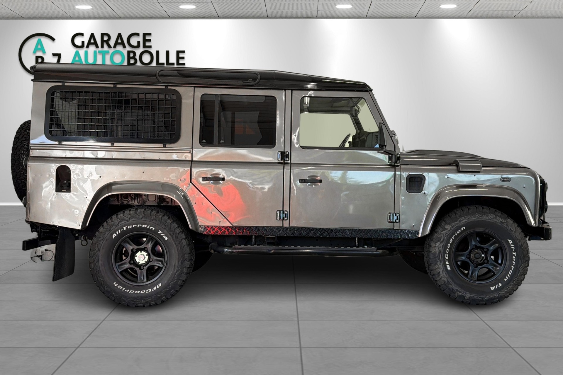 LAND ROVER Defender 110 2.4 Td4 Station Wagon-showroom-element-2