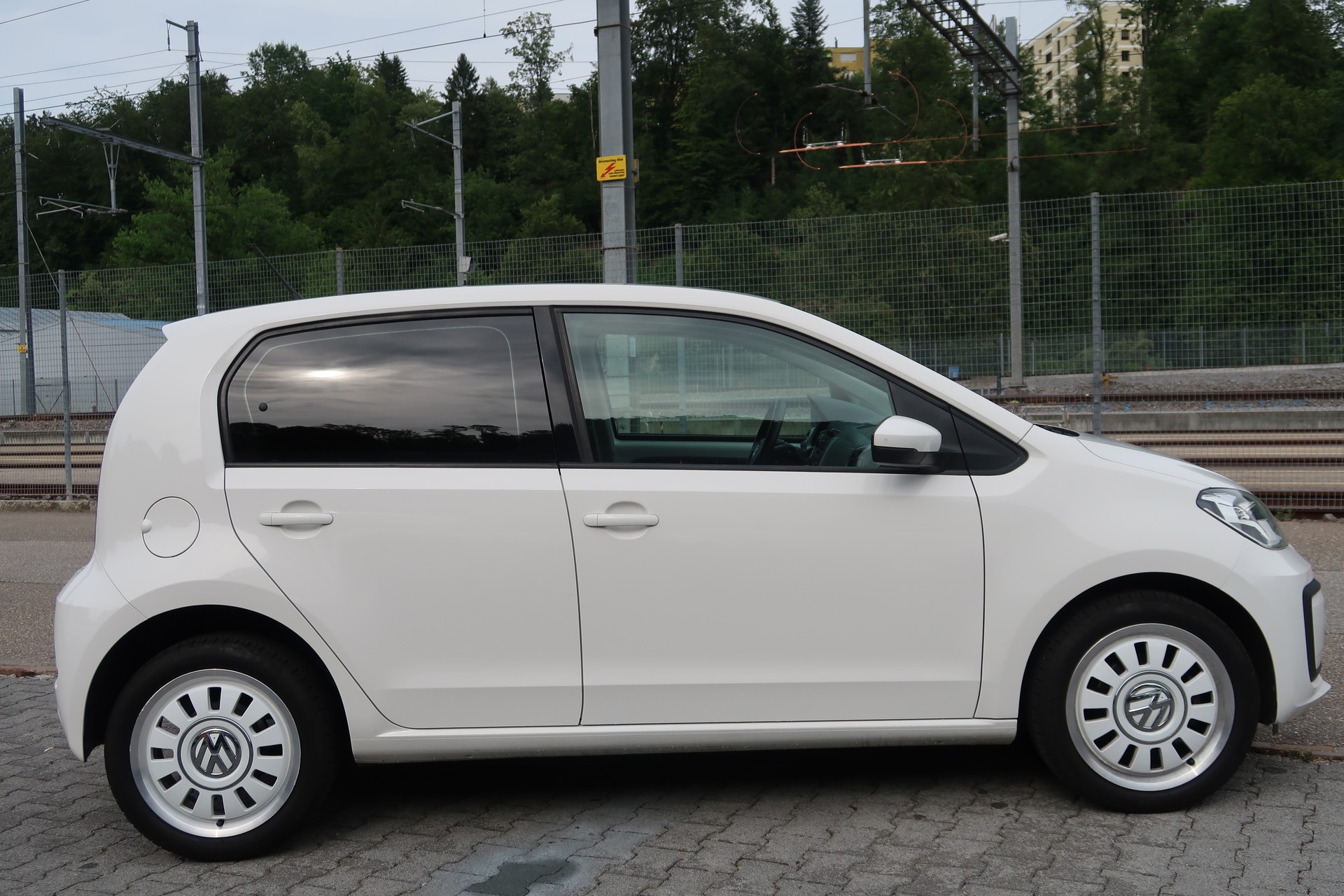 VW Up 1.0 move up-showroom-element-3