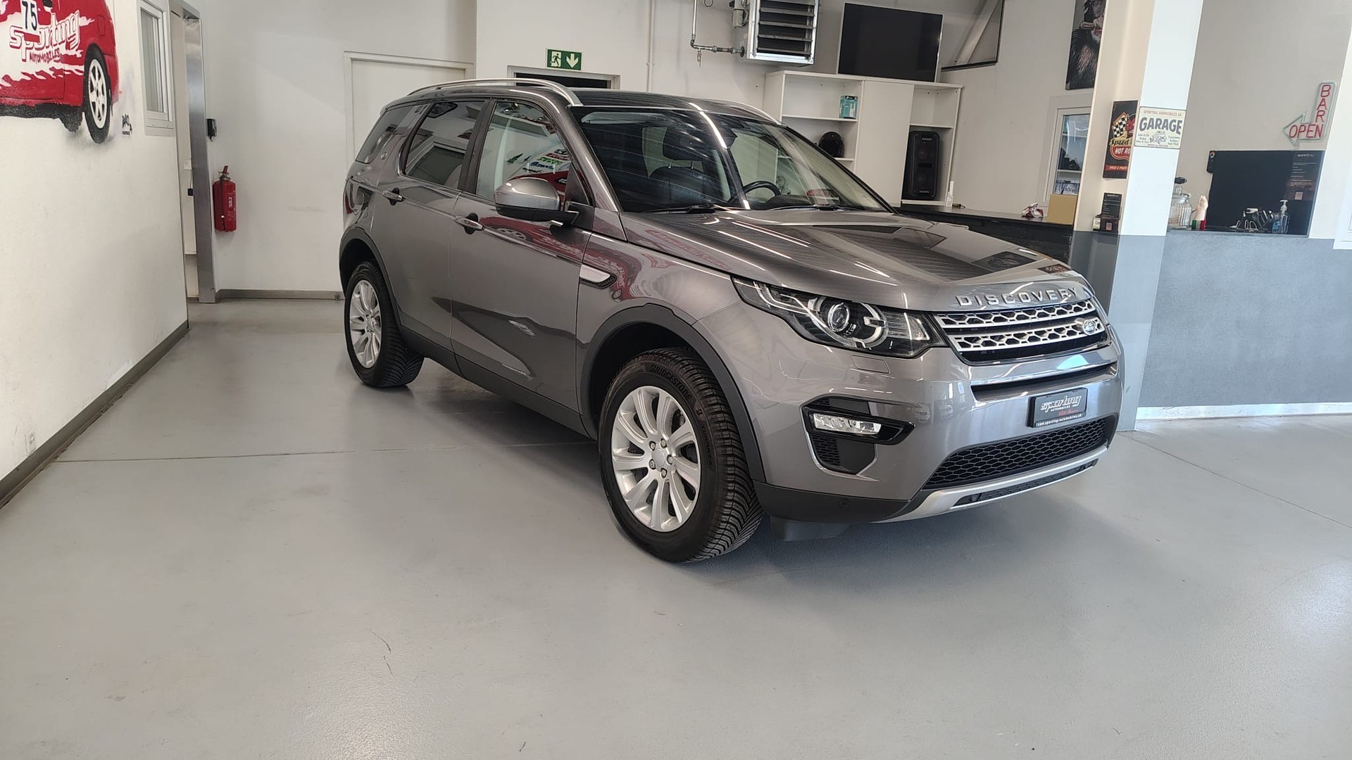 LAND ROVER Discovery Sport 2.2TD4 HSE AT9-showroom-element-2