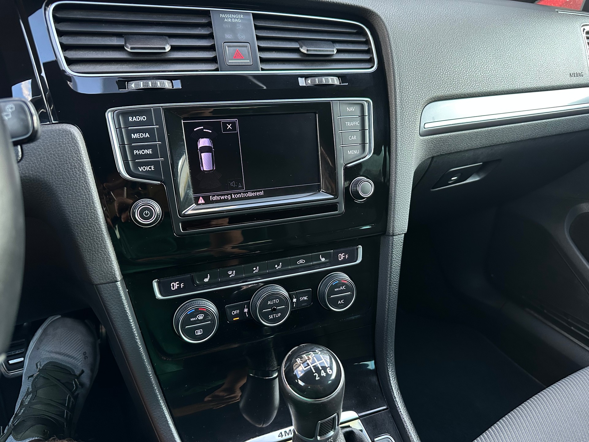 VW Golf 2.0 TDI Cup R-Line 4Motion-image-7