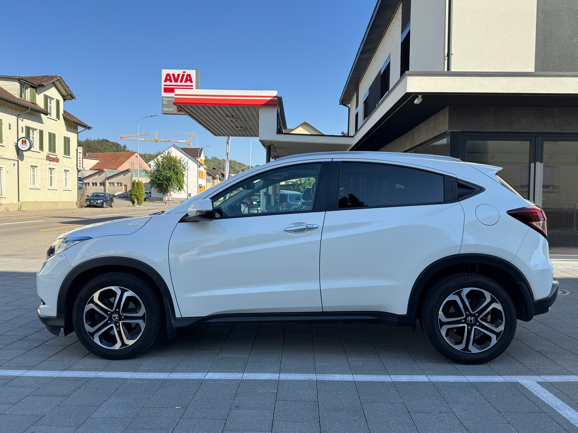 HONDA HR-V 1.5i-VTEC Executive CVT-showroom-element-1