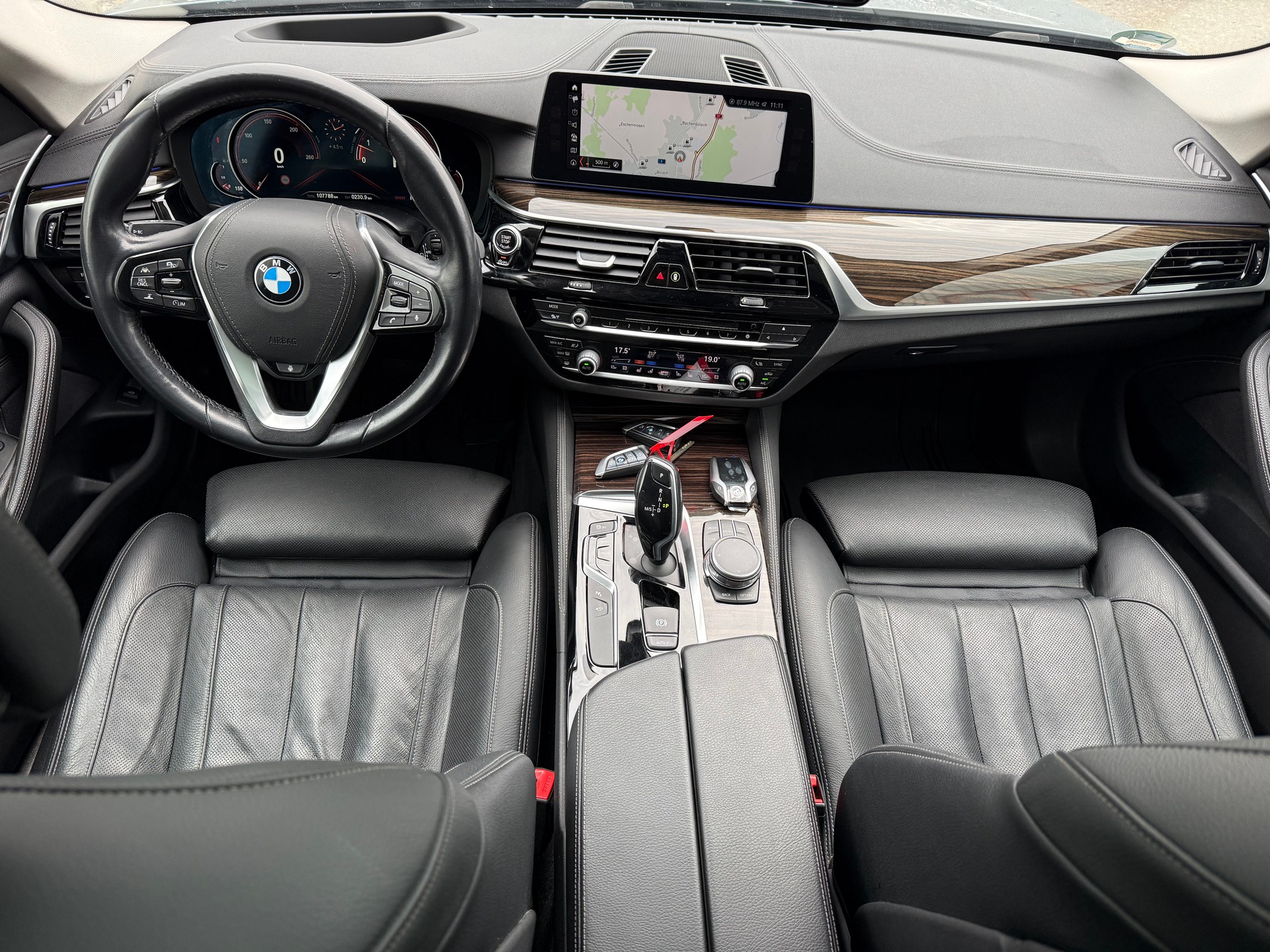 BMW 540i xDrive Touring Luxury Line Steptronic-image-8