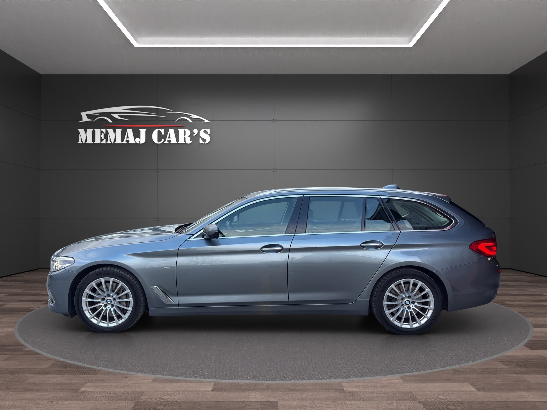 BMW 540i xDrive Touring Luxury Line Steptronic-image-4