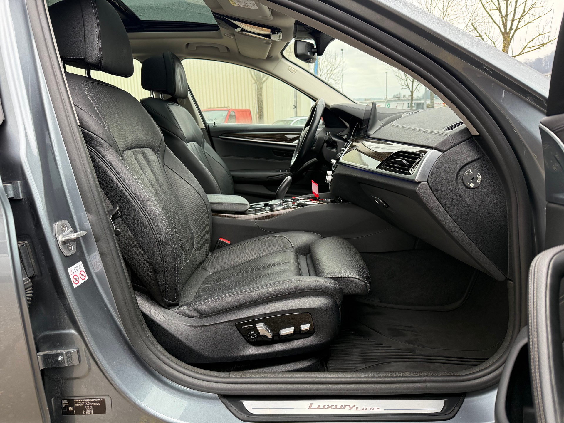 BMW 540i xDrive Touring Luxury Line Steptronic-image-14