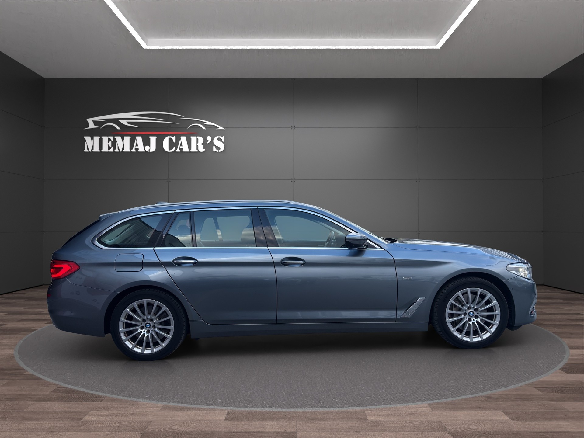 BMW 540i xDrive Touring Luxury Line Steptronic-image-3