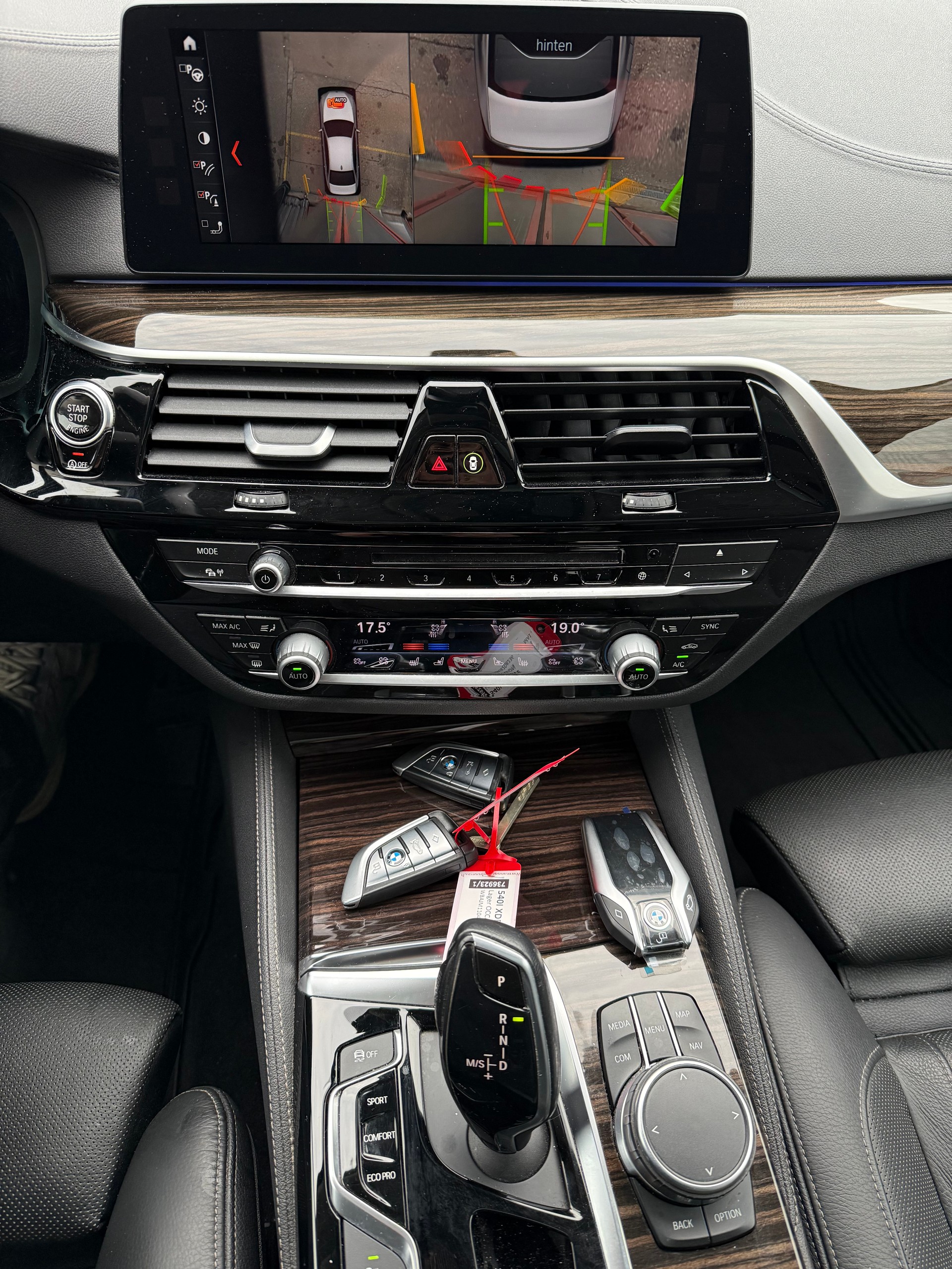 BMW 540i xDrive Touring Luxury Line Steptronic-image-15