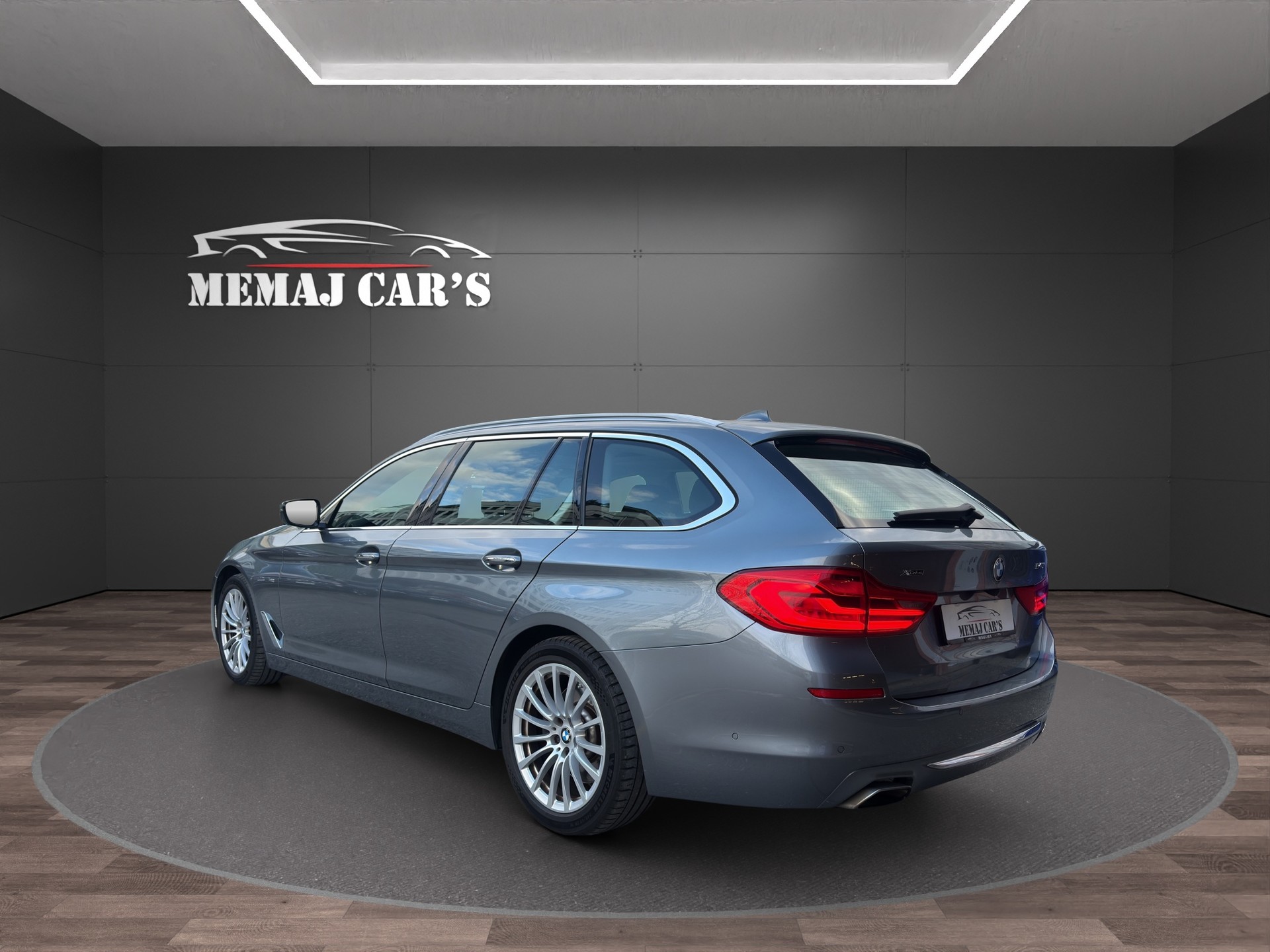 BMW 540i xDrive Touring Luxury Line Steptronic-image-5