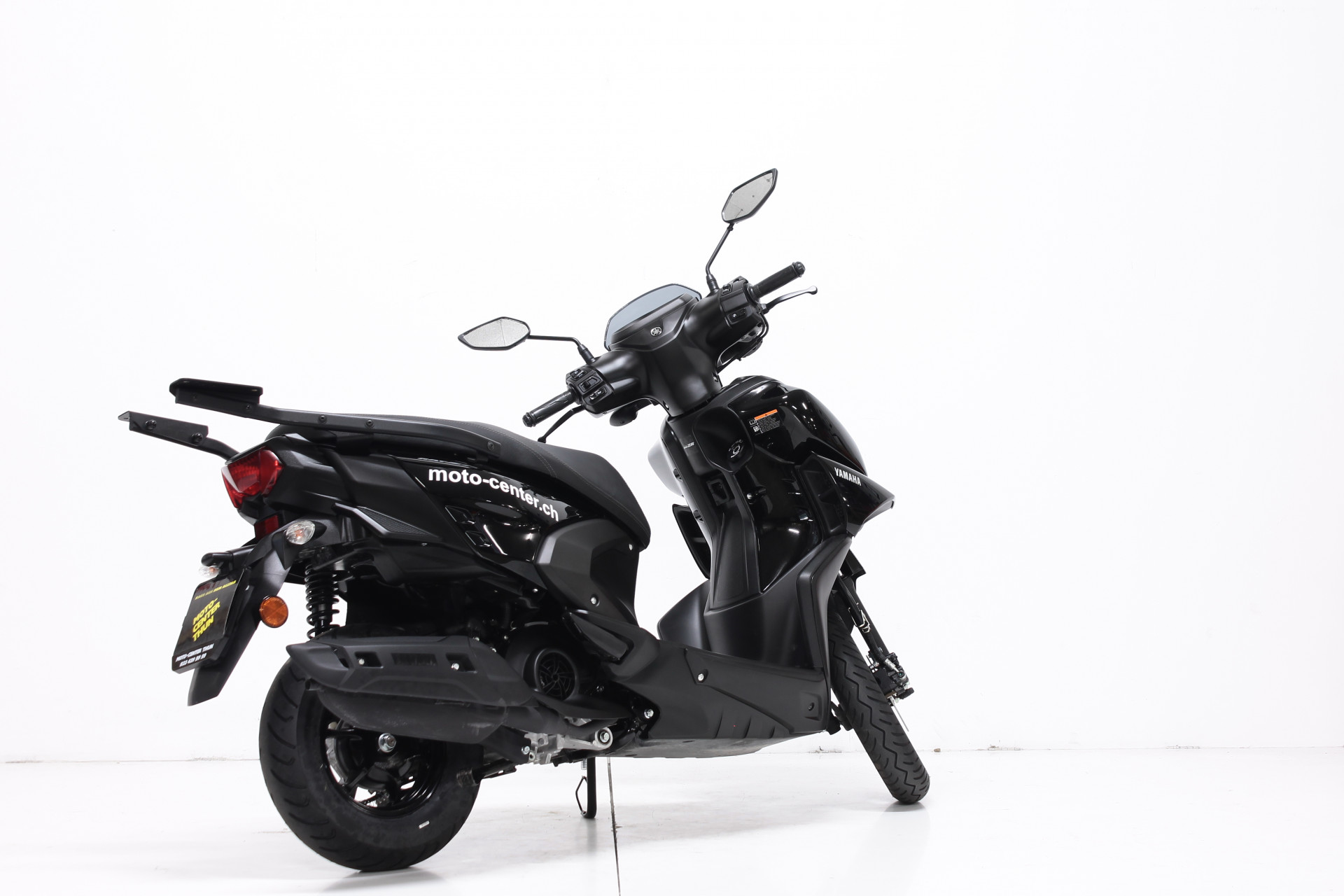 YAMAHA LCG 125 RayZR-showroom-element-2