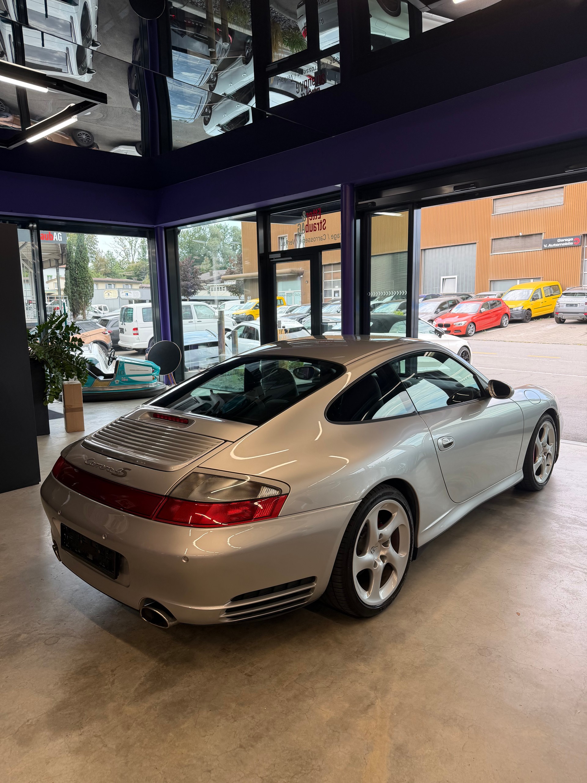 PORSCHE 911 Carrera 4 S-showroom-element-3