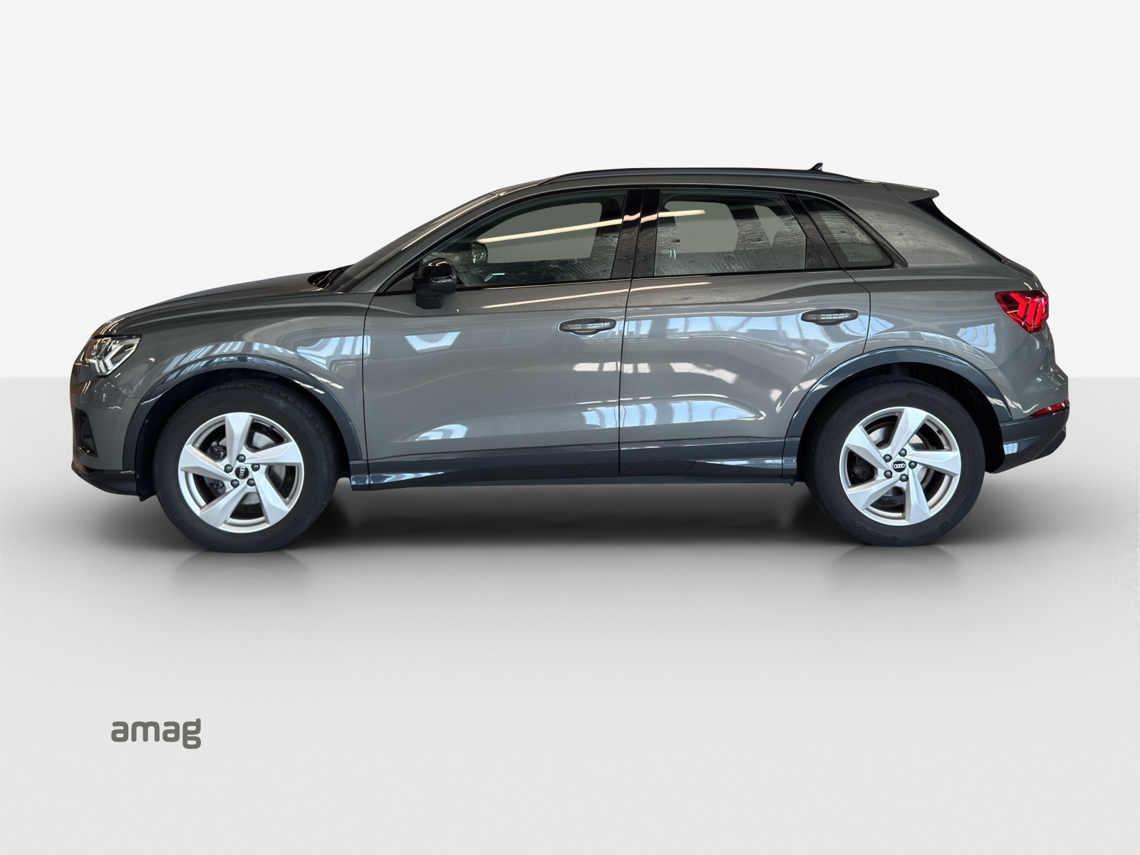 AUDI Q3 35 TFSI advanced Attraction S-tronic-showroom-element-1