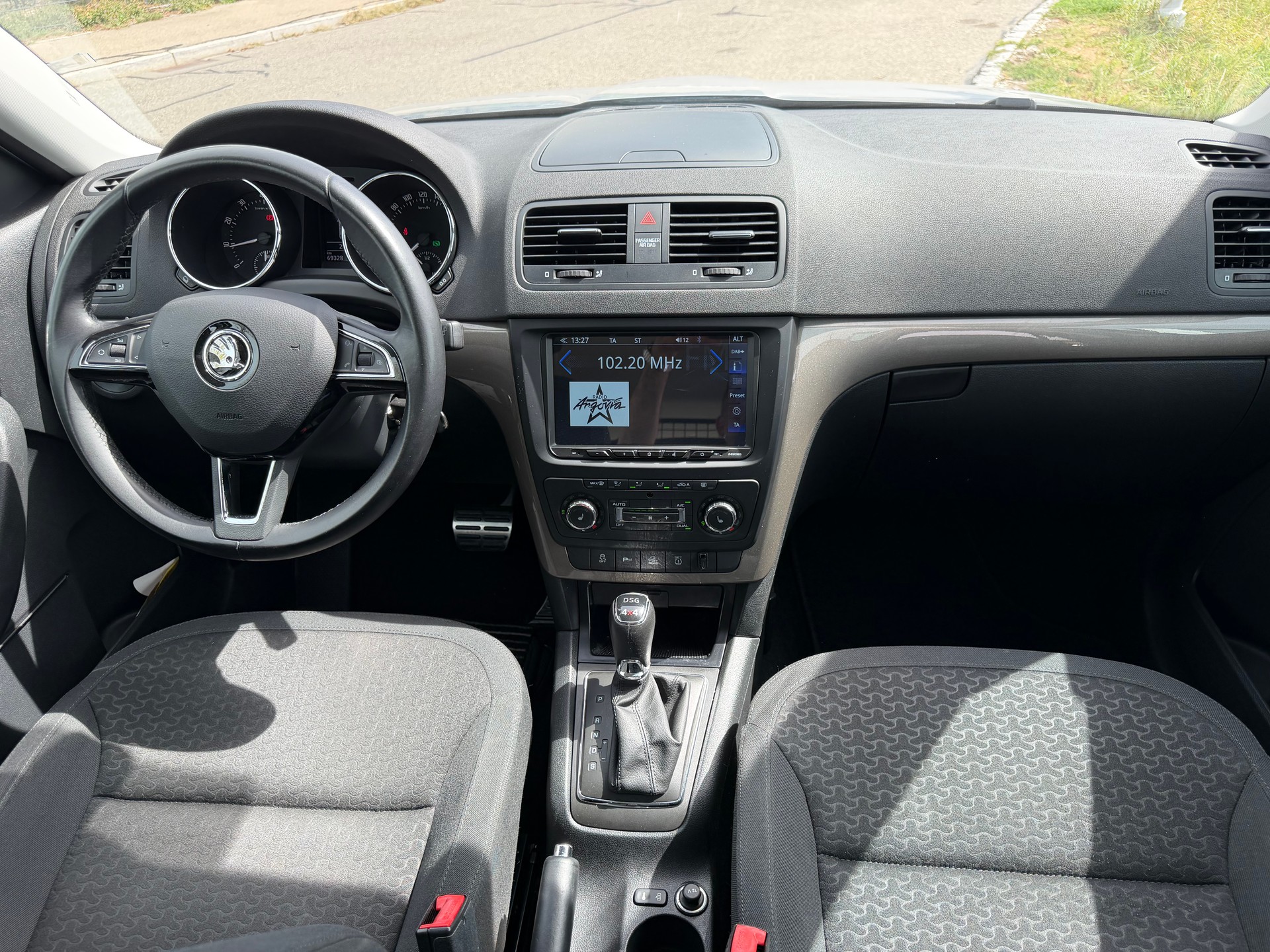 SKODA Yeti 1.8 TSI Elegance** 4x4** DSG-image-14