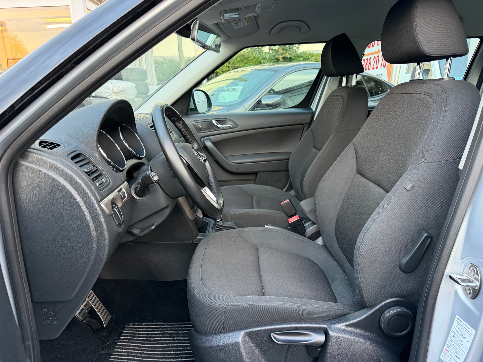 SKODA Yeti 1.8 TSI Elegance** 4x4** DSG-image-24