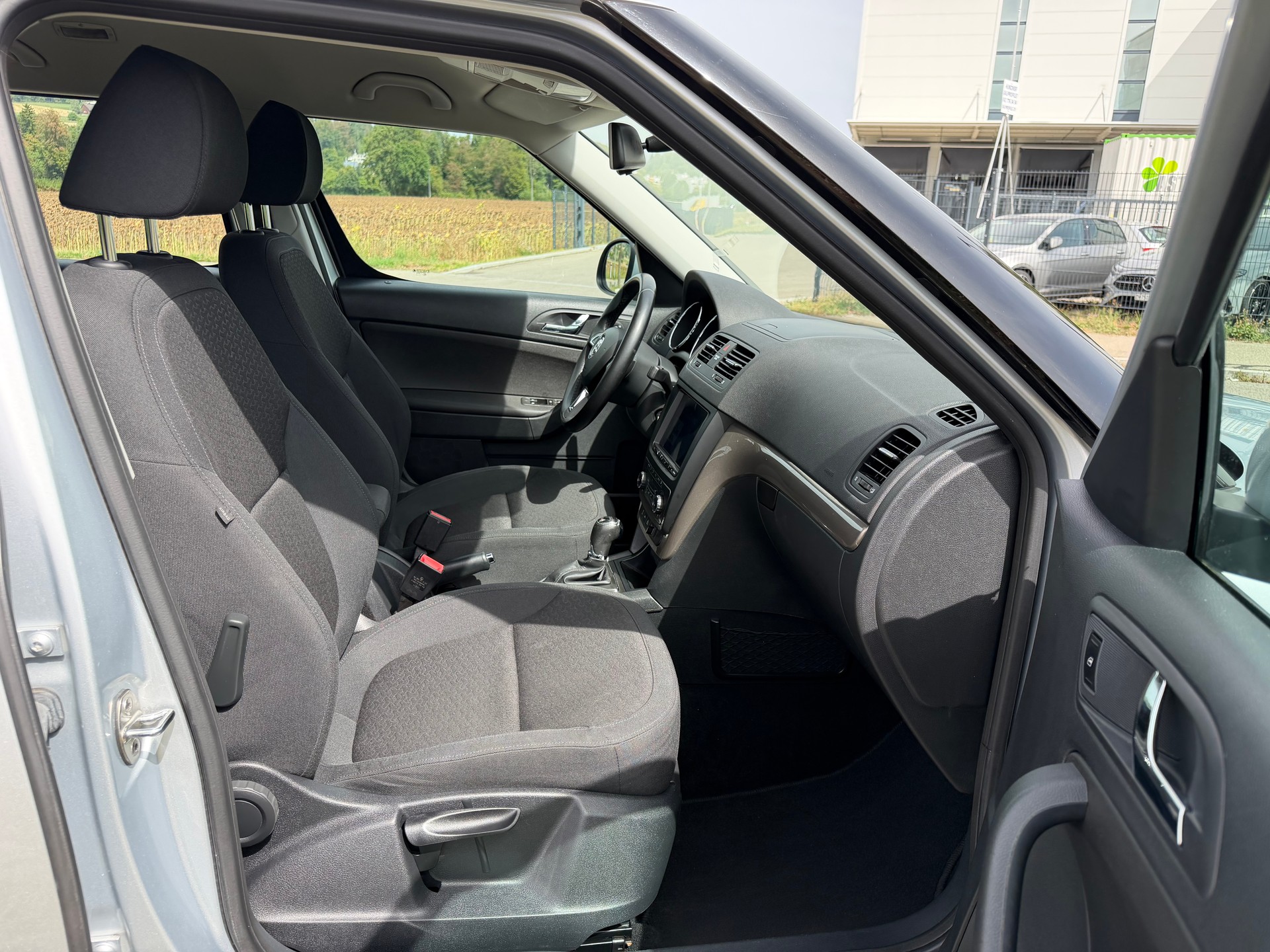 SKODA Yeti 1.8 TSI Elegance** 4x4** DSG-image-25