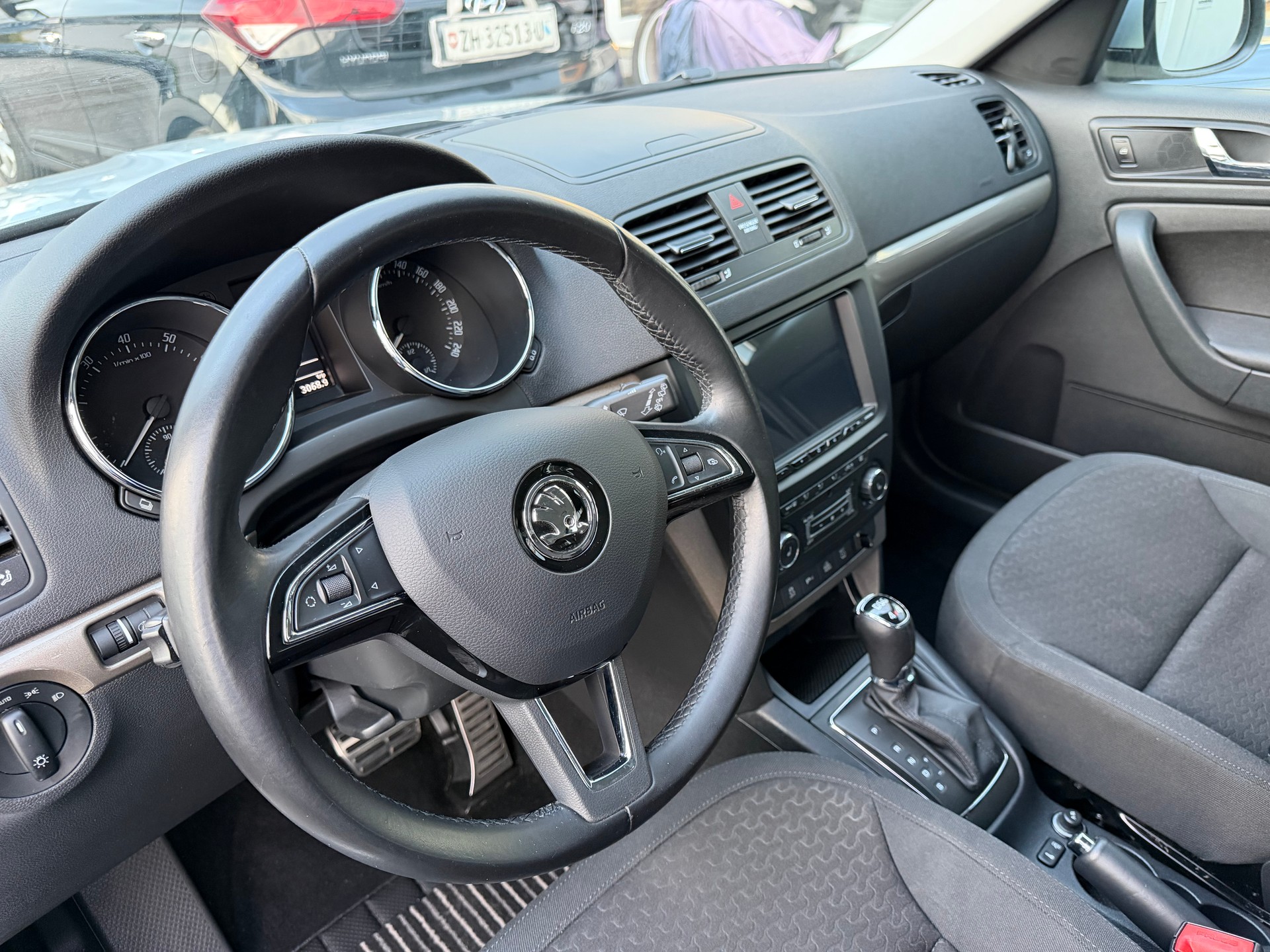 SKODA Yeti 1.8 TSI Elegance** 4x4** DSG-image-16