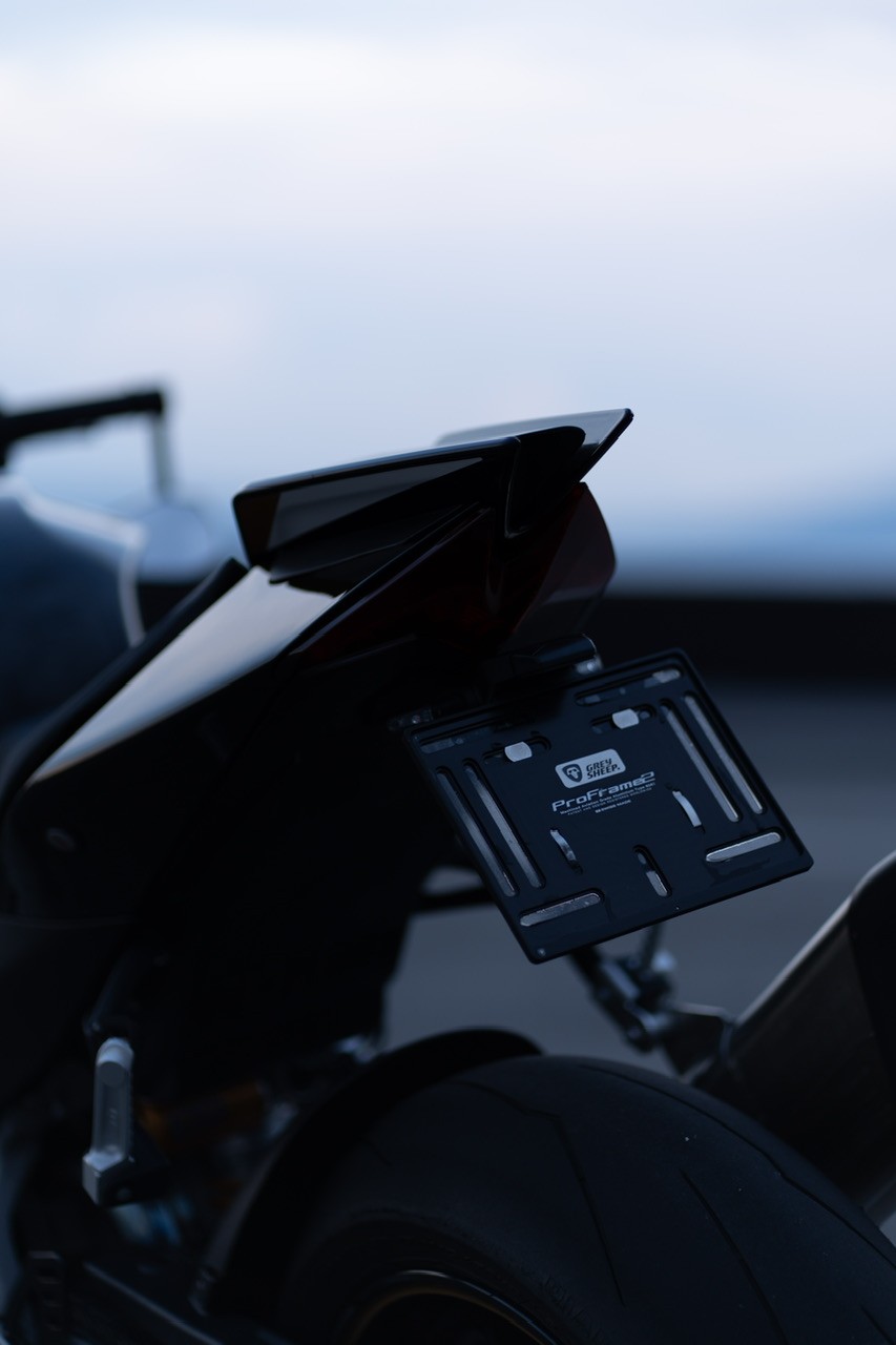 APRILIA Tuono V4 1100 Factory-image-6