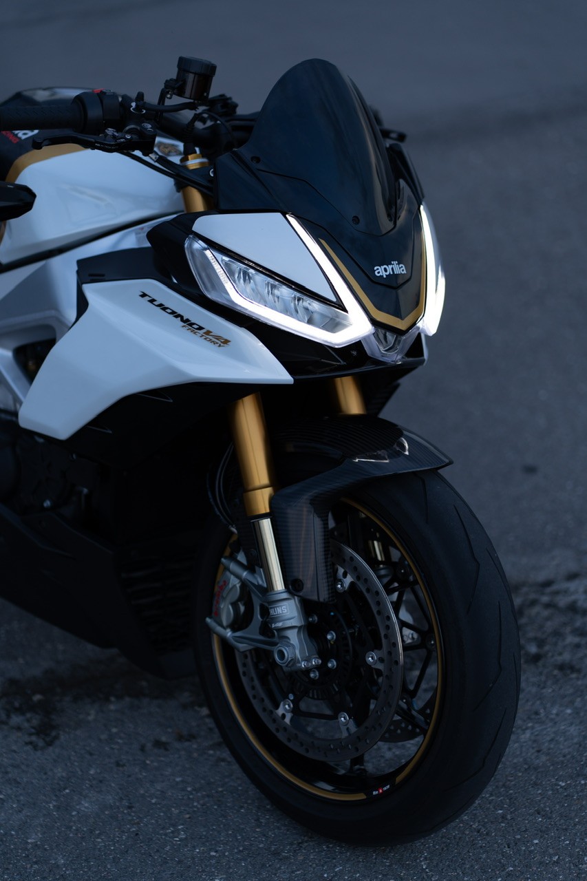 APRILIA Tuono V4 1100 Factory-image-3