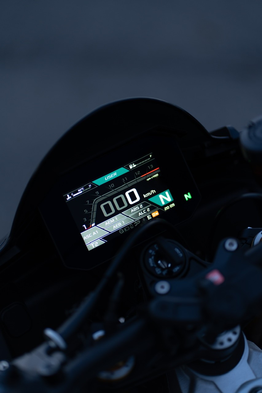 APRILIA Tuono V4 1100 Factory-image-7