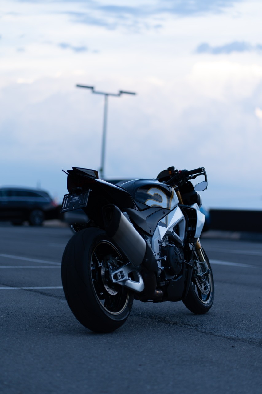 APRILIA Tuono V4 1100 Factory-image-8