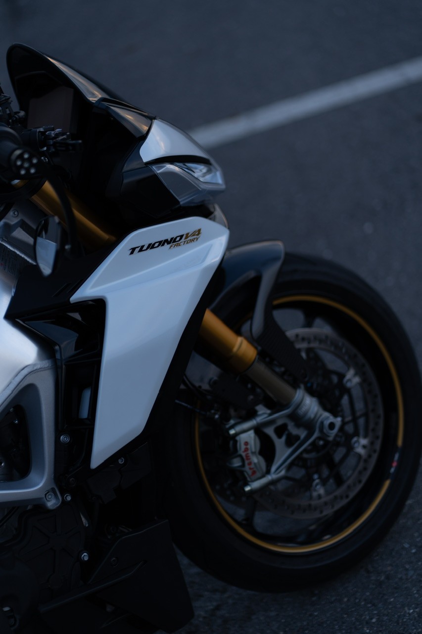 APRILIA Tuono V4 1100 Factory-image-2