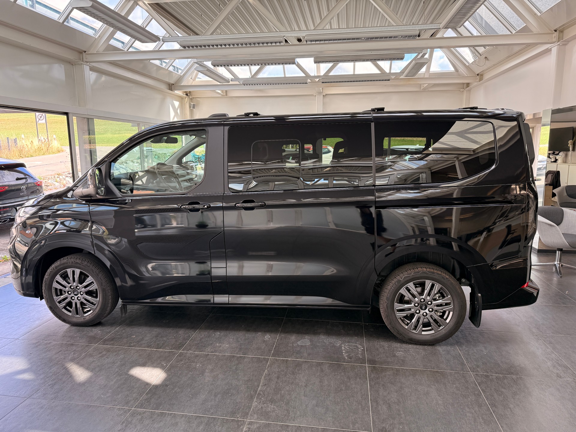 FORD Tourneo Bus 320 L1H1 Titanium Automat-showroom-element-1