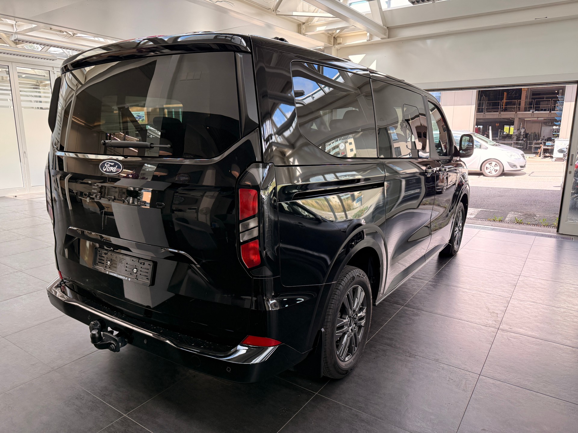 FORD Tourneo Bus 320 L1H1 Titanium Automat-showroom-element-3