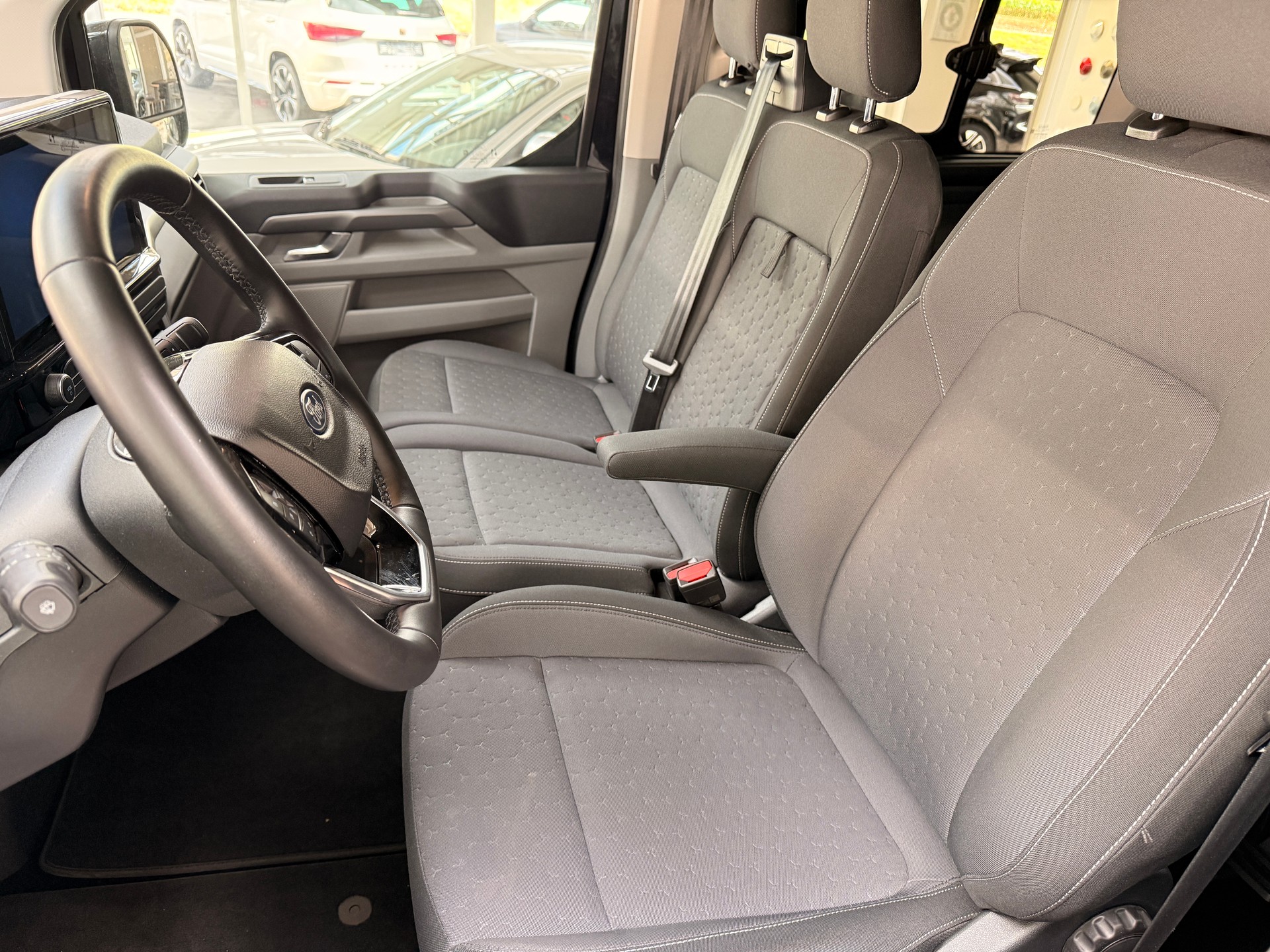 FORD Tourneo Bus 320 L1H1 Titanium Automat-image-6