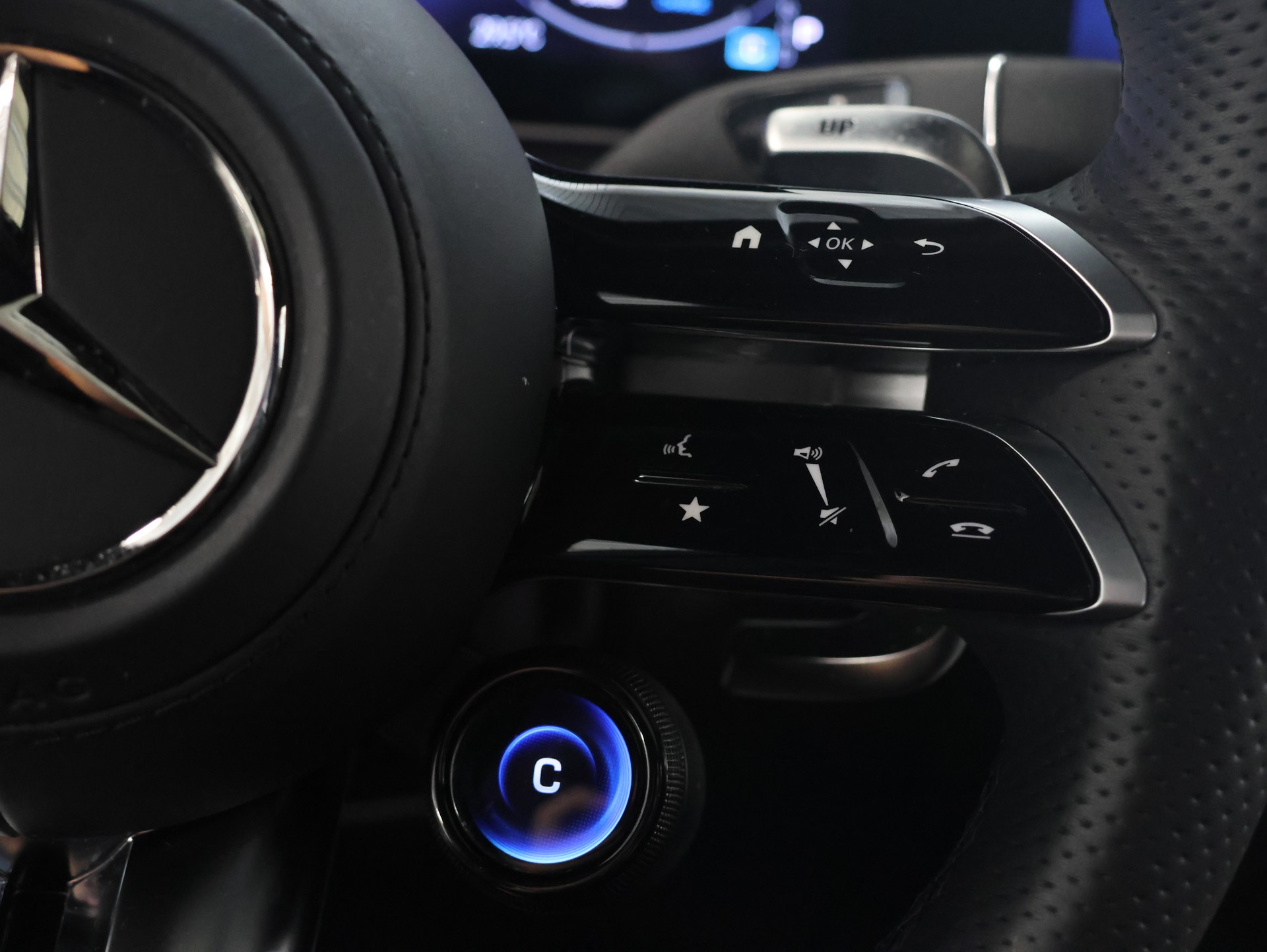 MERCEDES-BENZ G 63 AMG 9G-Tronic *Burmester* *360 Kamera* *Panoramadach*-image-20
