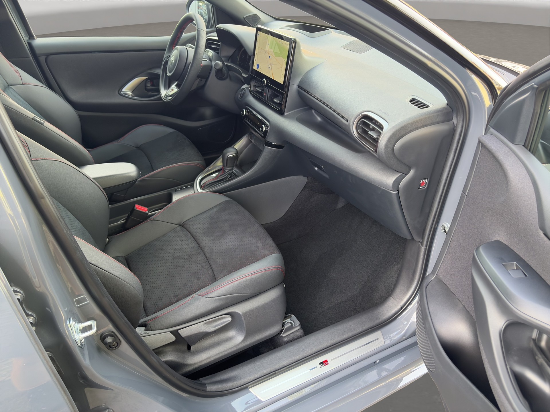 TOYOTA Yaris 1.5 GR Sport e-CVT-image-8