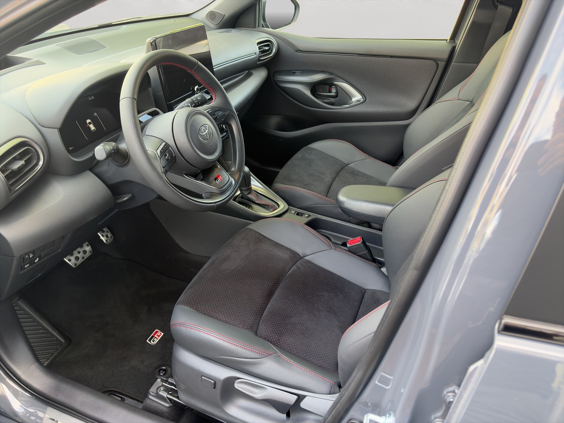 TOYOTA Yaris 1.5 GR Sport e-CVT-image-7